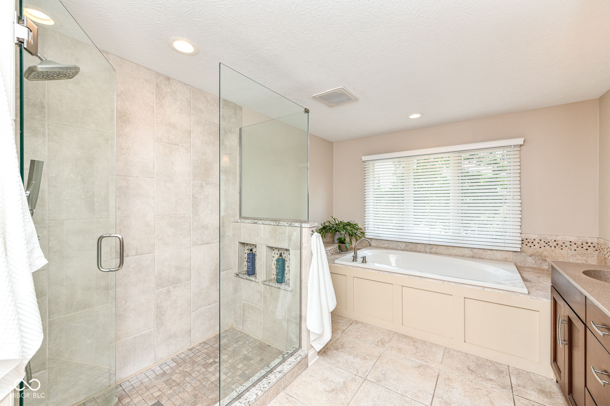 1385 Edinburgh Drive
