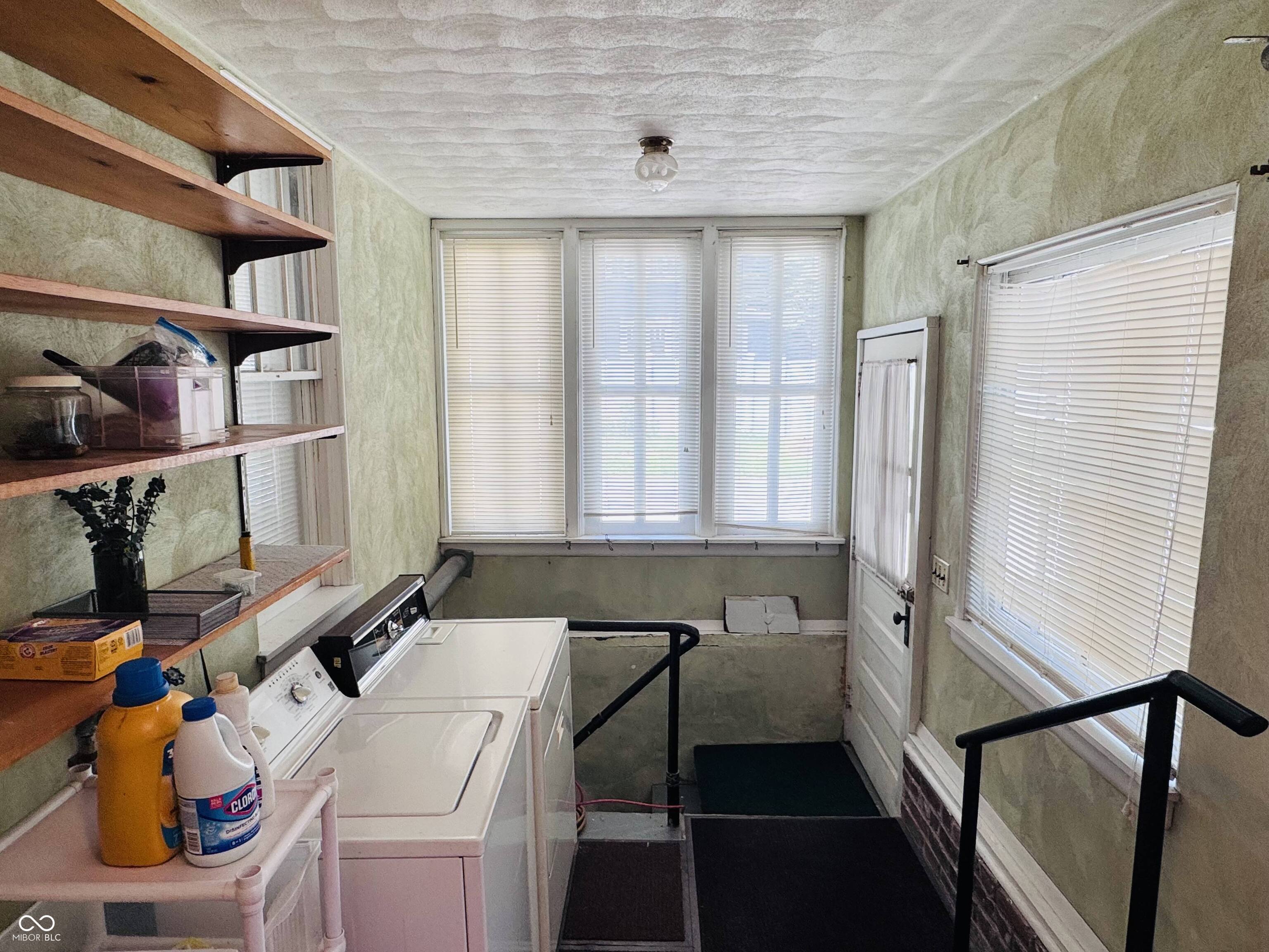216 W Main Street