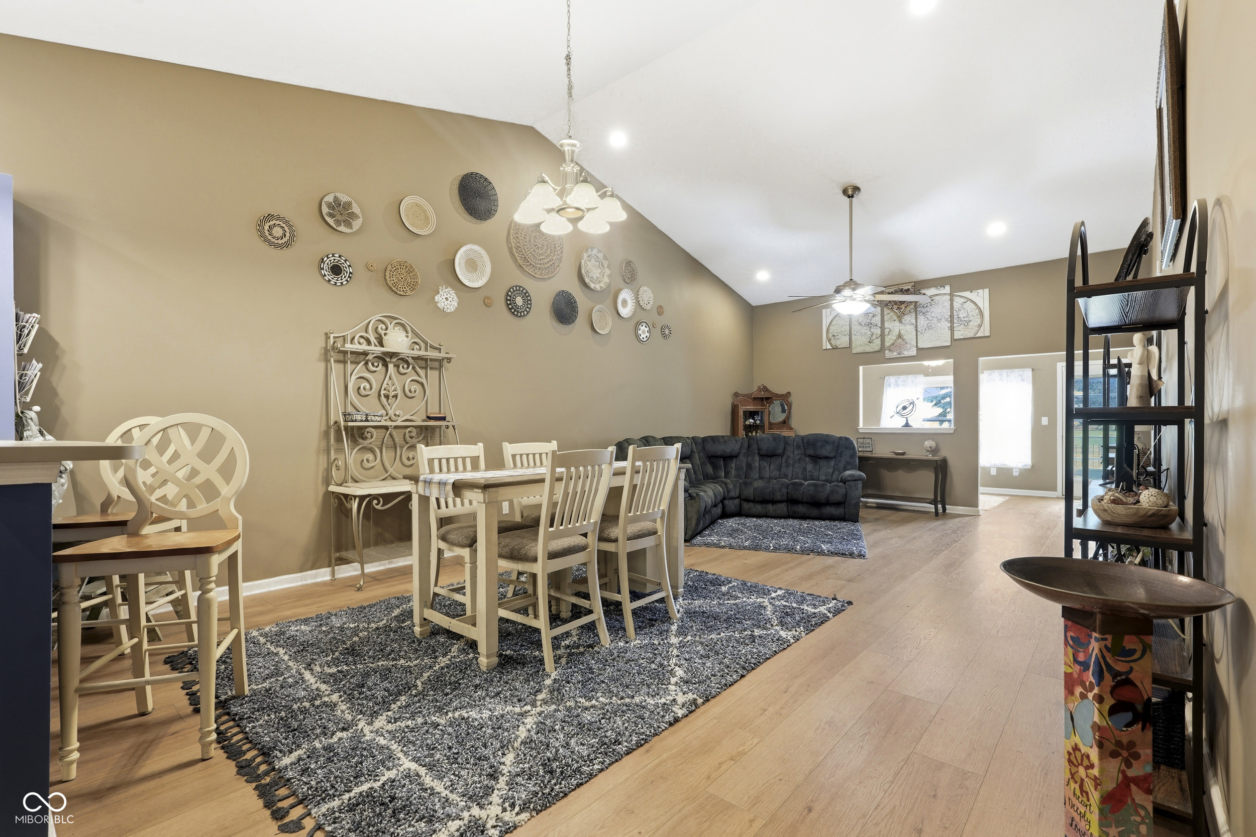 16842 Loch Circle
