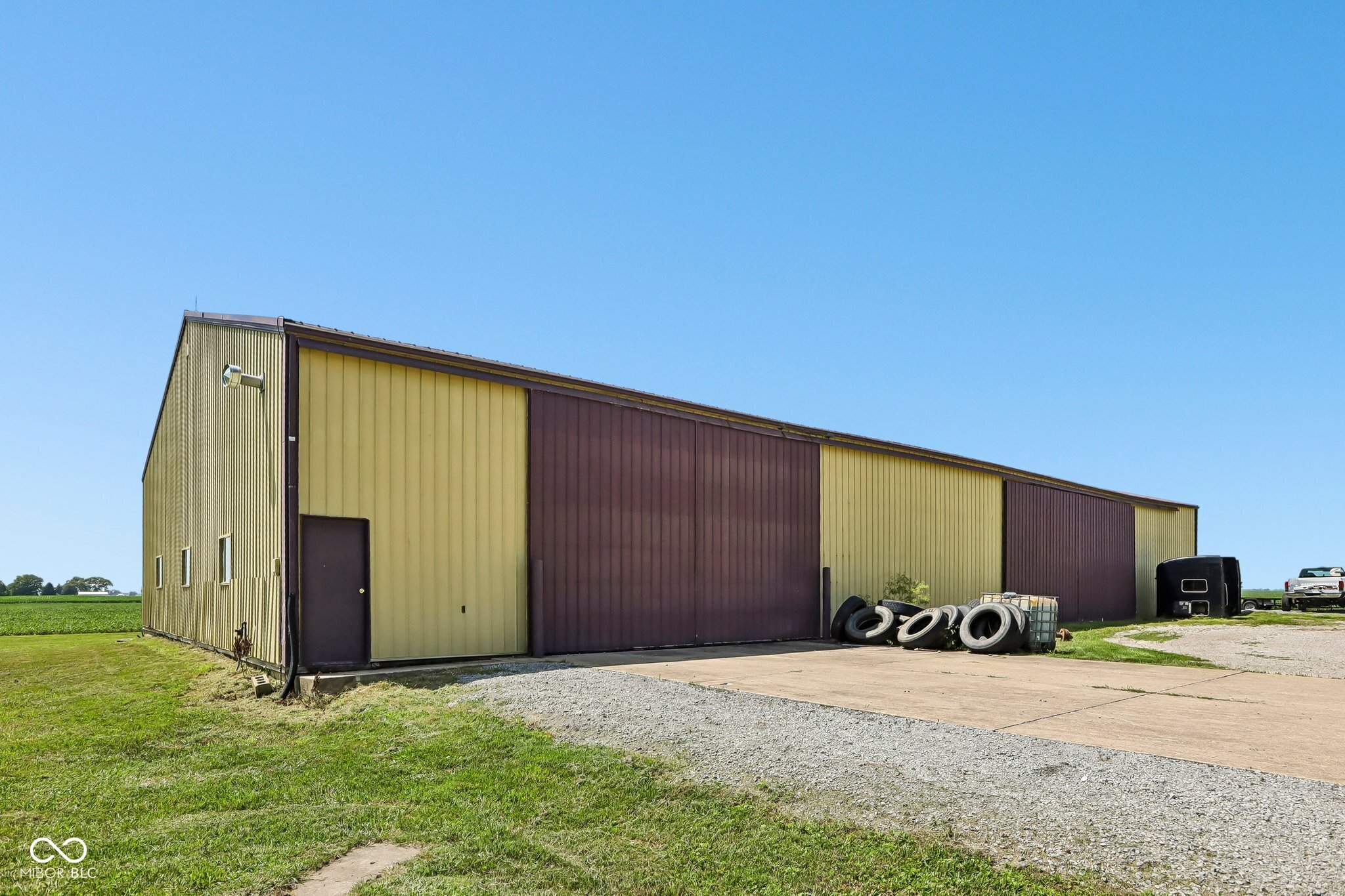 8172 E 1000 N