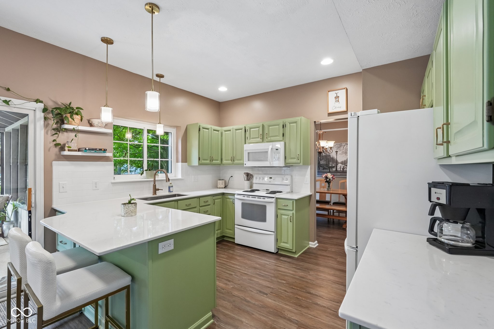 7591 Meadow Ridge Drive