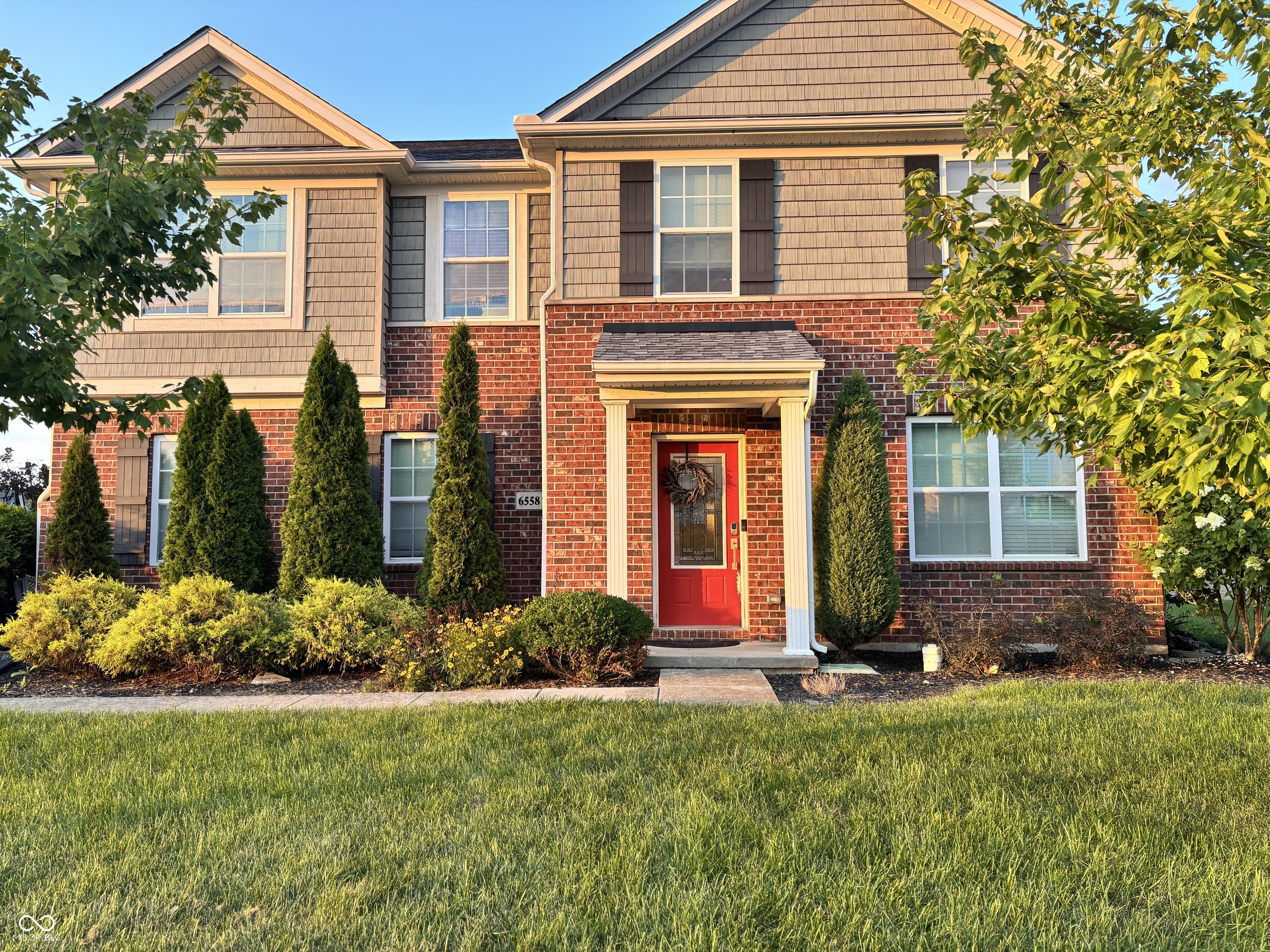 6558 W Dickens Crossing
