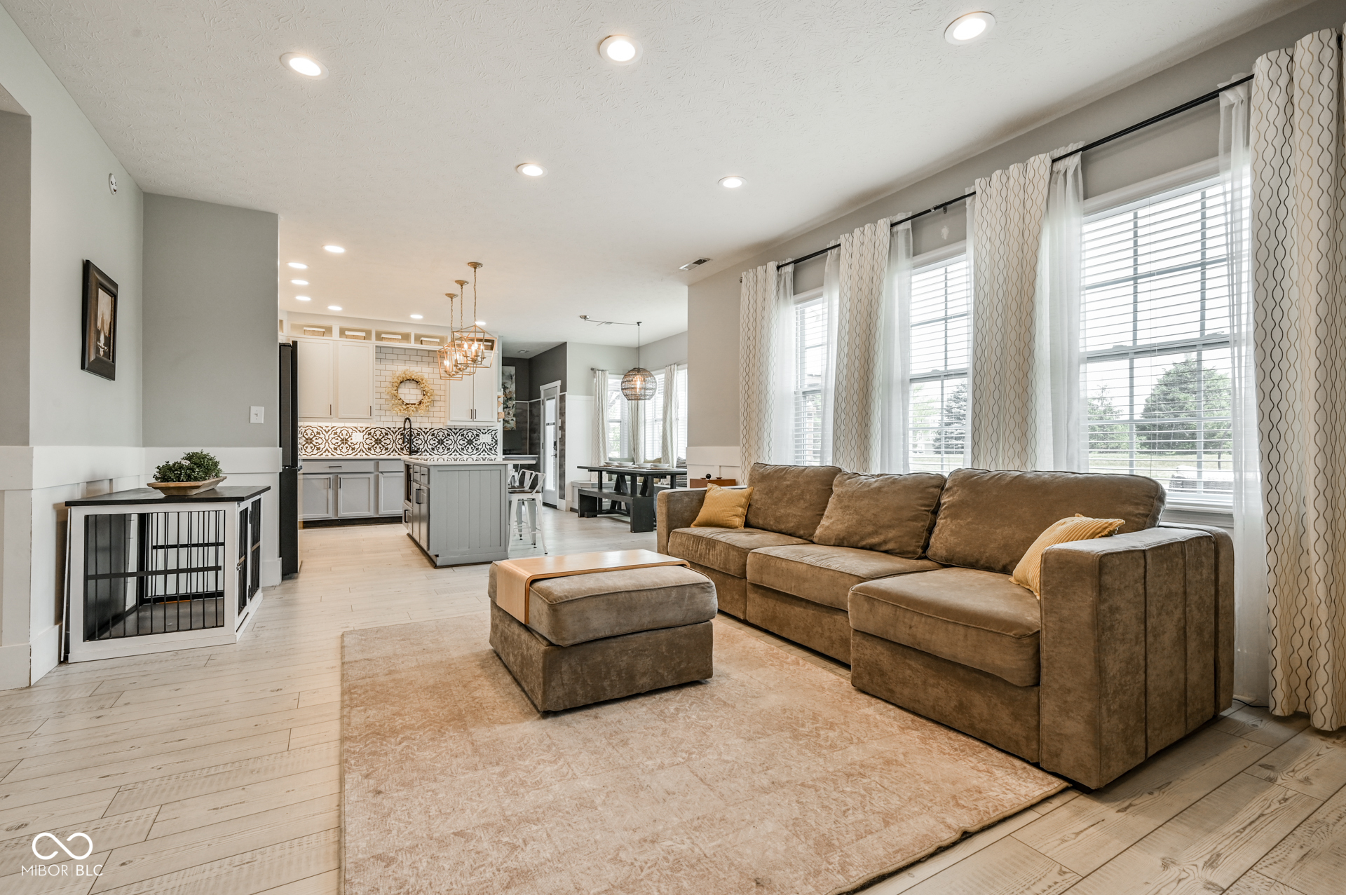 6558 W Dickens Crossing