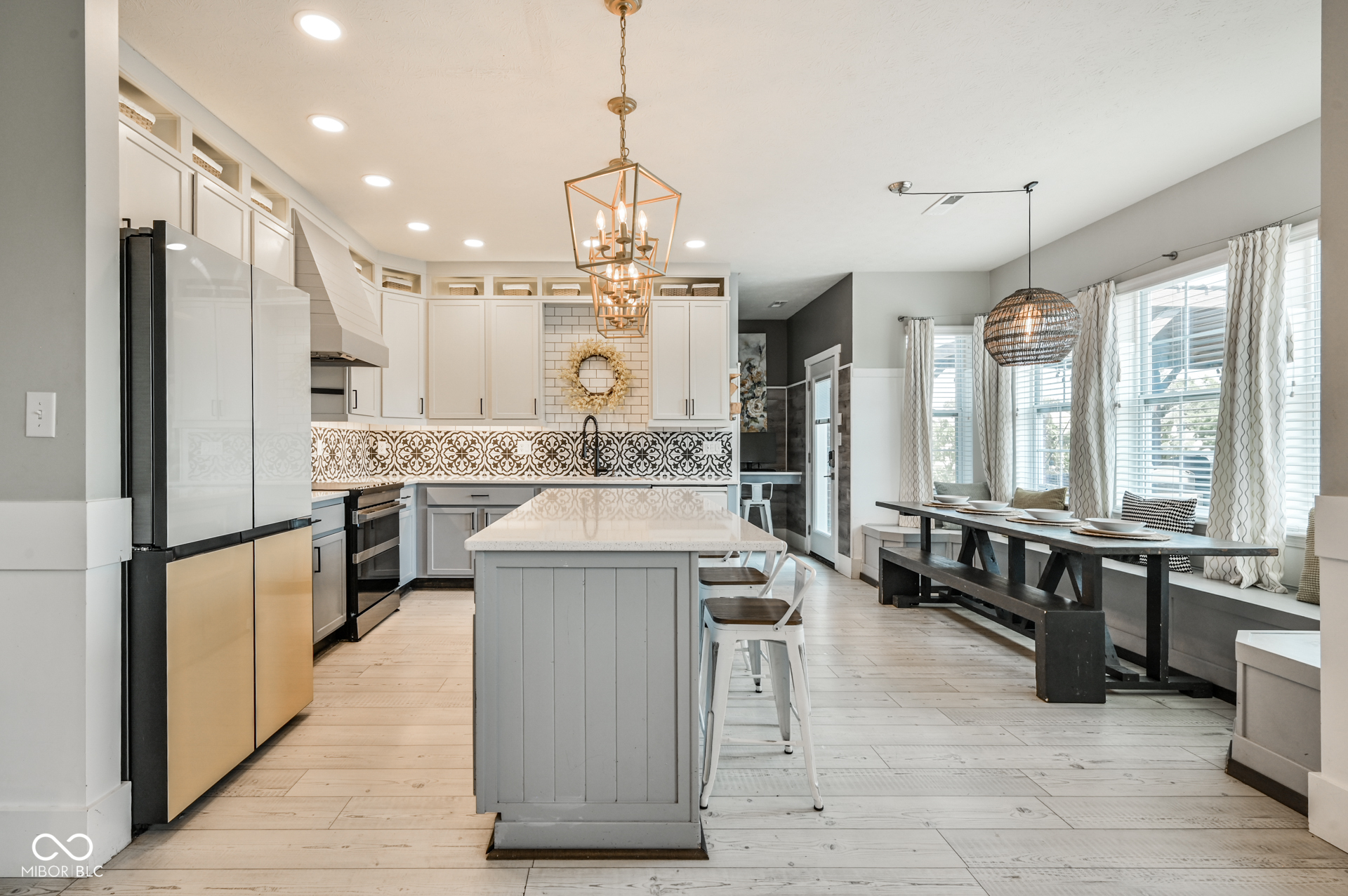 6558 W Dickens Crossing