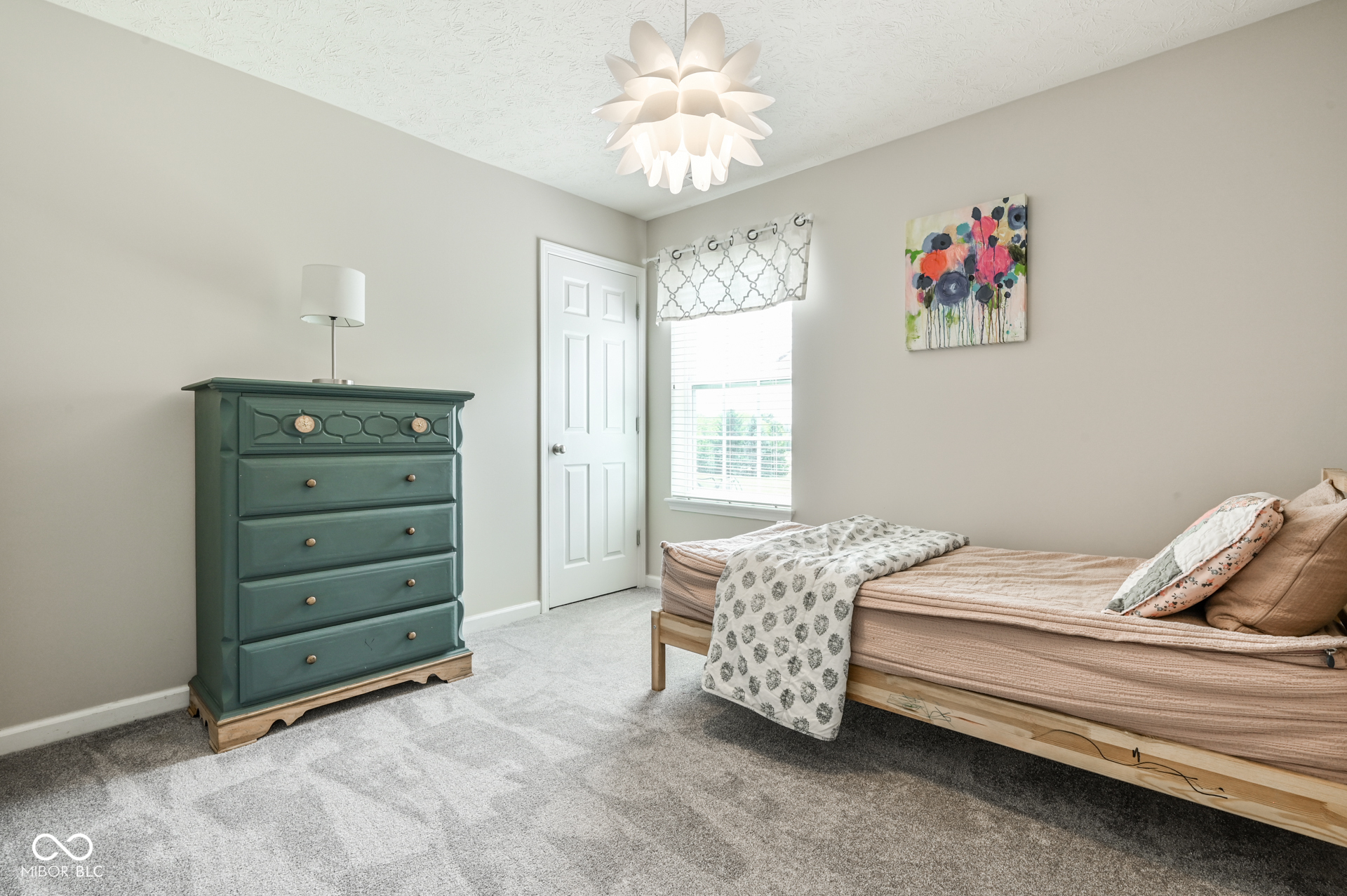 6558 W Dickens Crossing