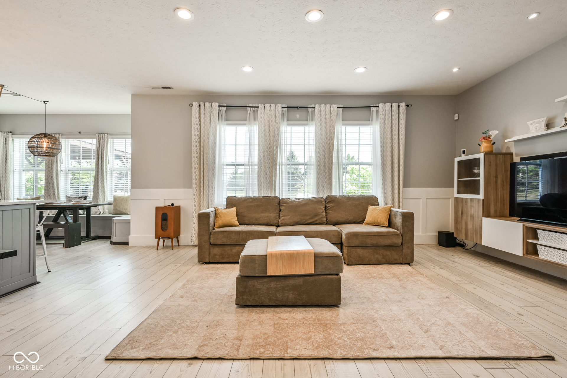 6558 W Dickens Crossing