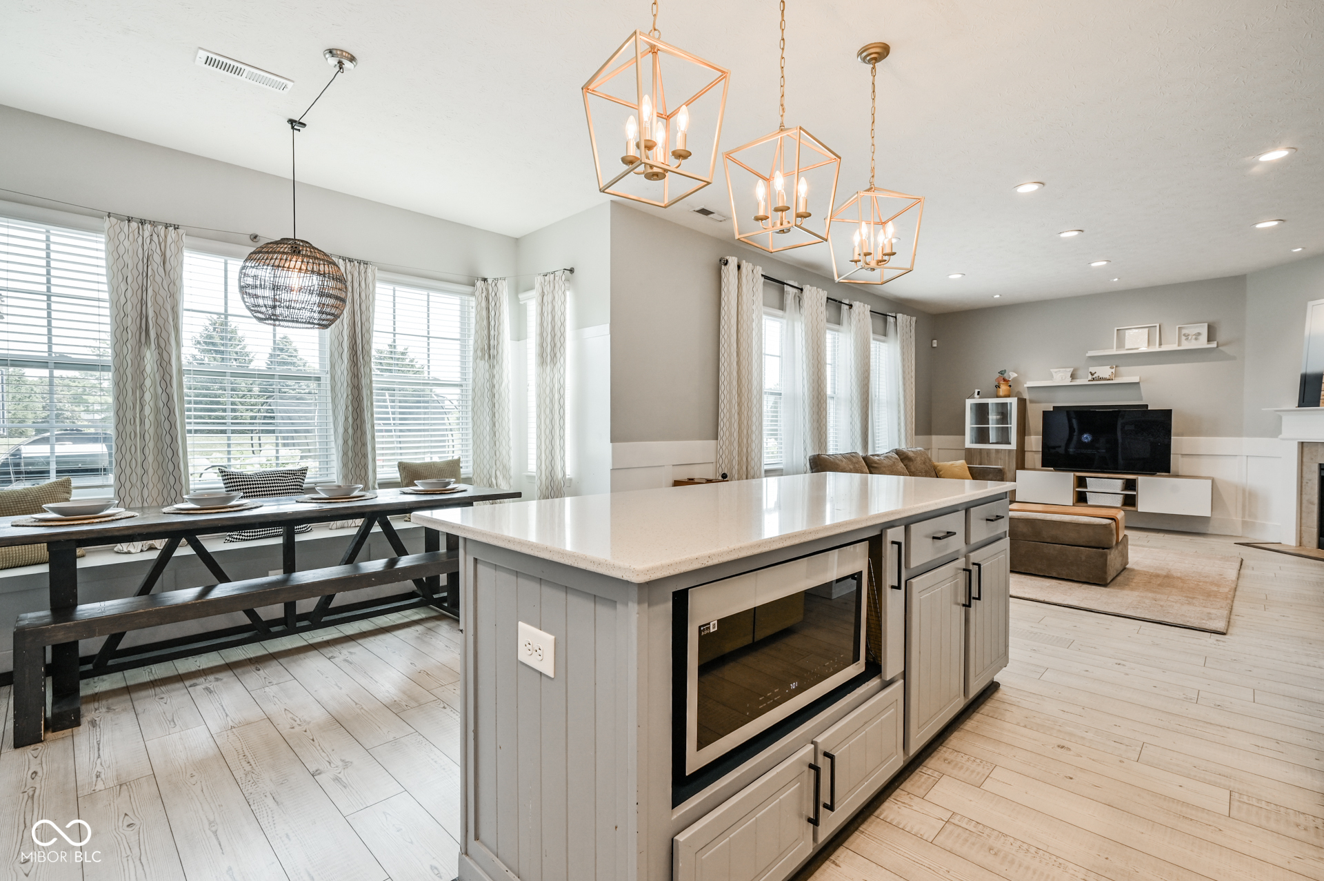 6558 W Dickens Crossing