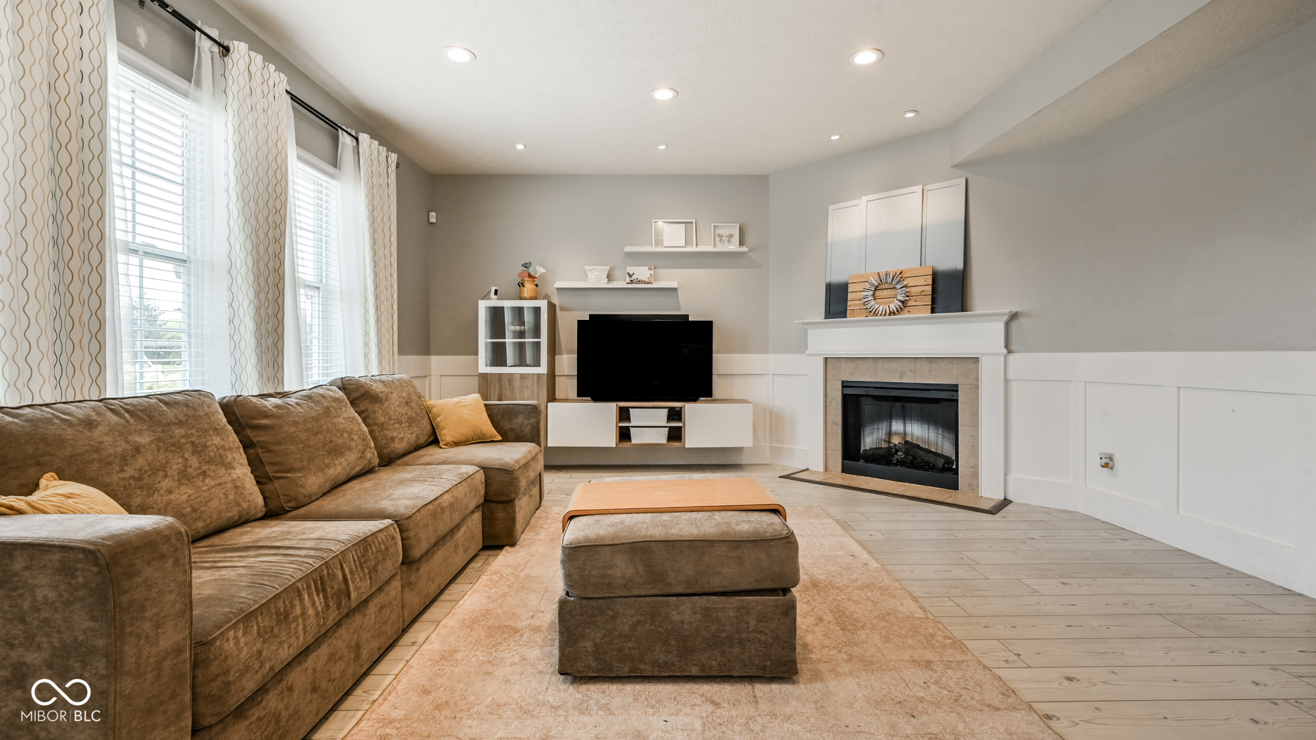 6558 W Dickens Crossing
