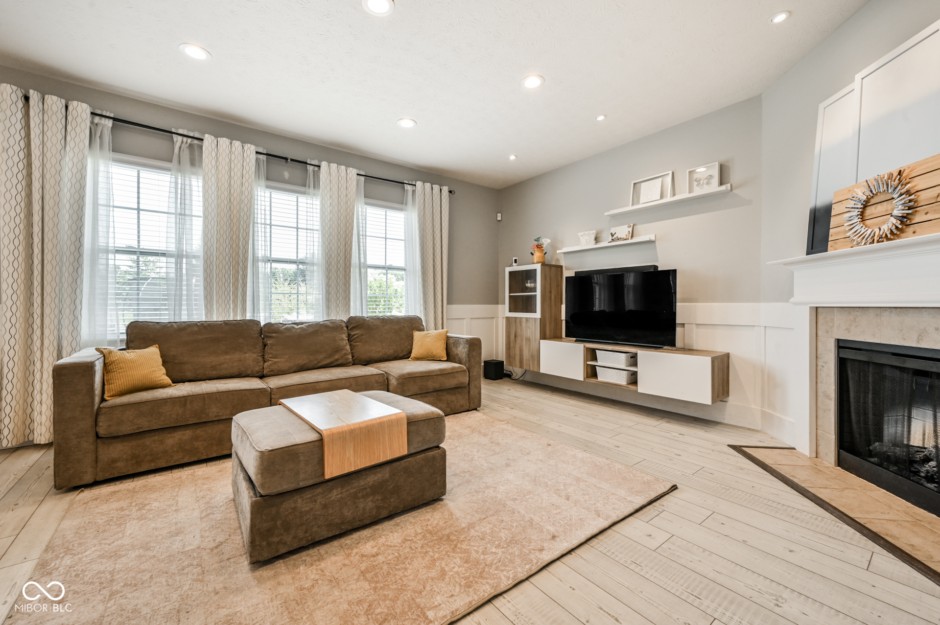 6558 W Dickens Crossing