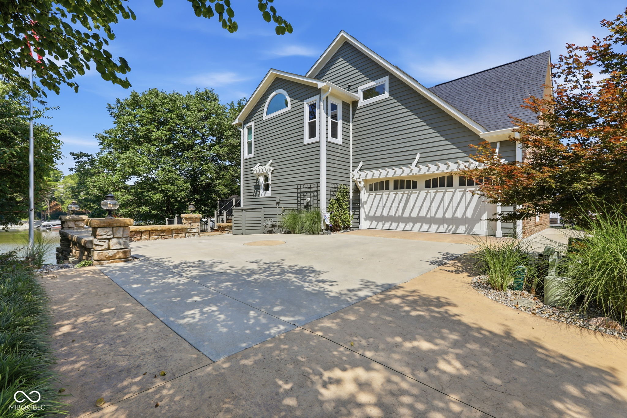 11240 Blackwalnut Point