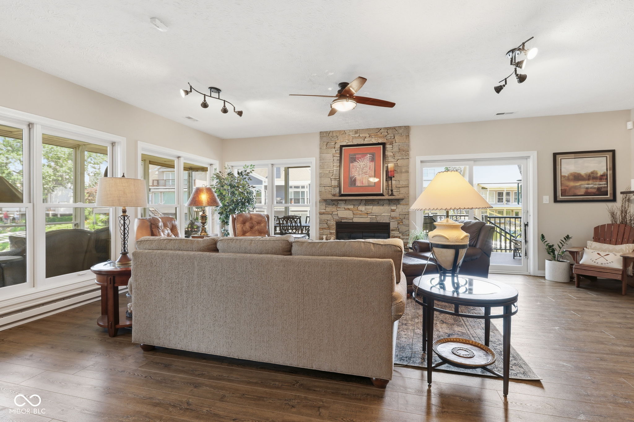 11240 Blackwalnut Point