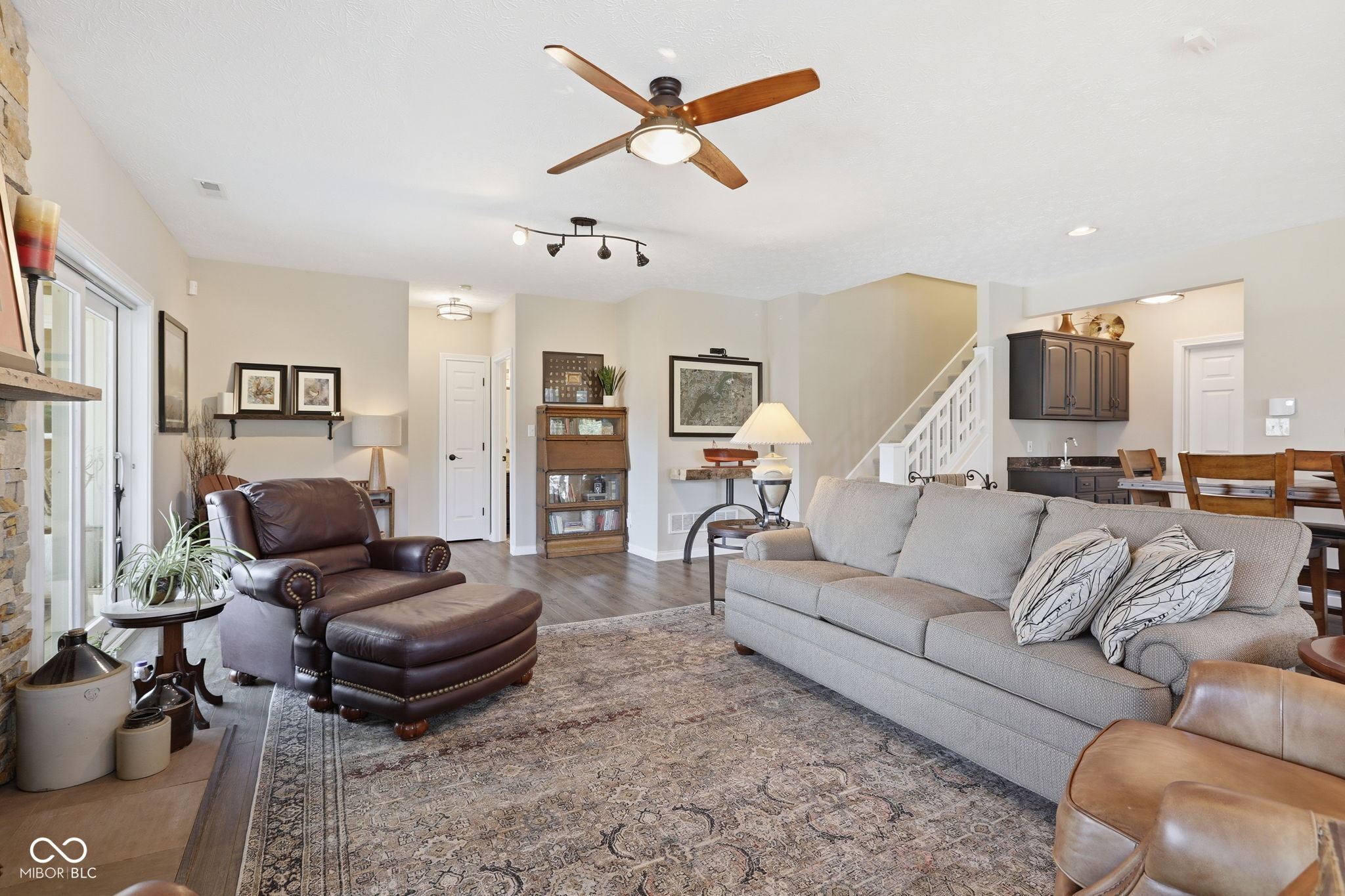 11240 Blackwalnut Point