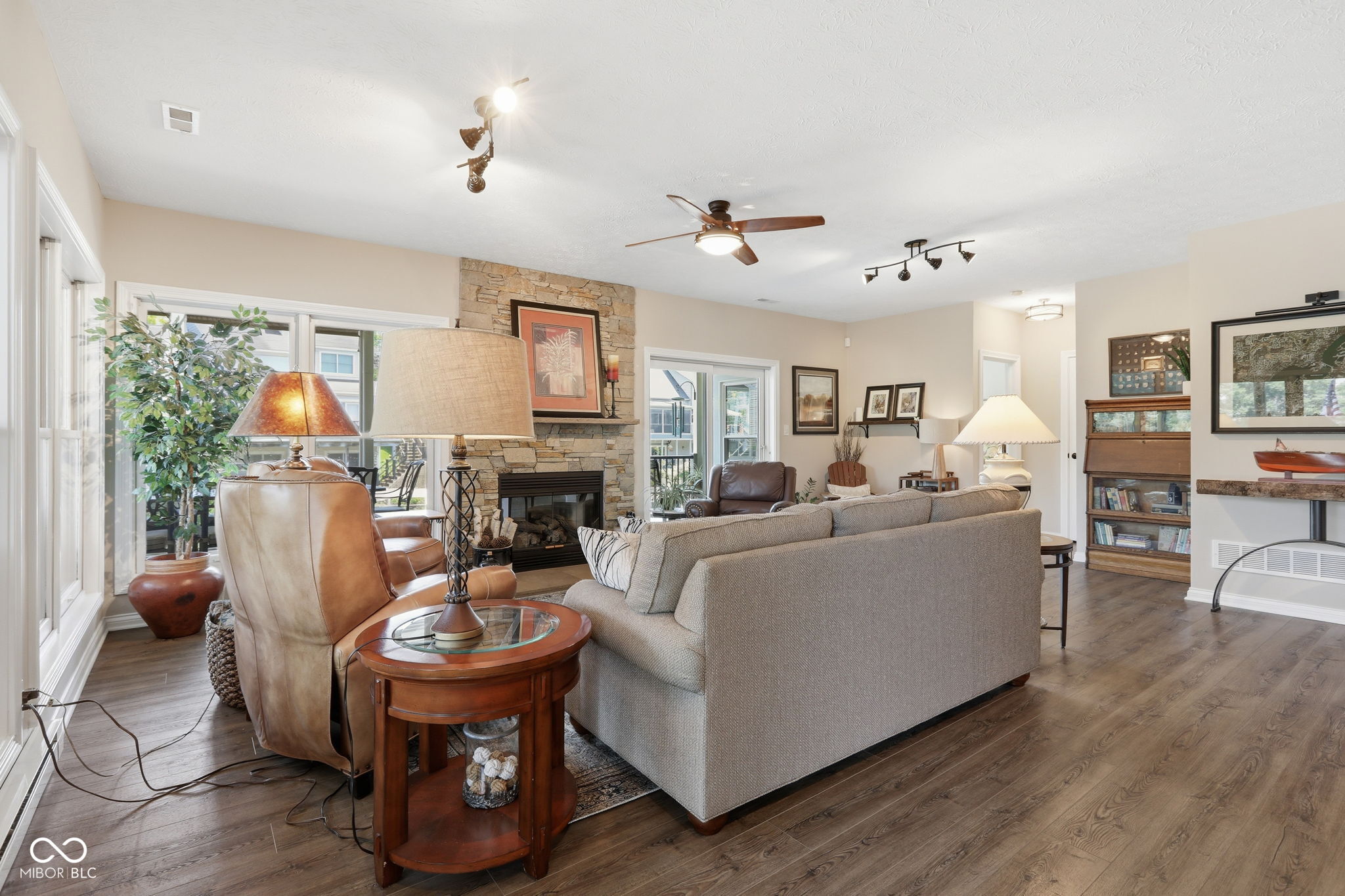 11240 Blackwalnut Point