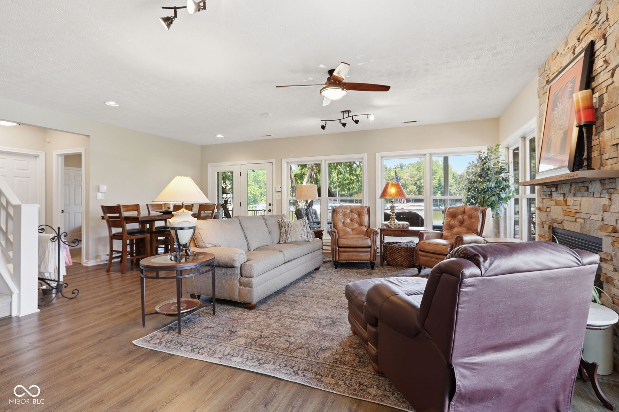 11240 Blackwalnut Point