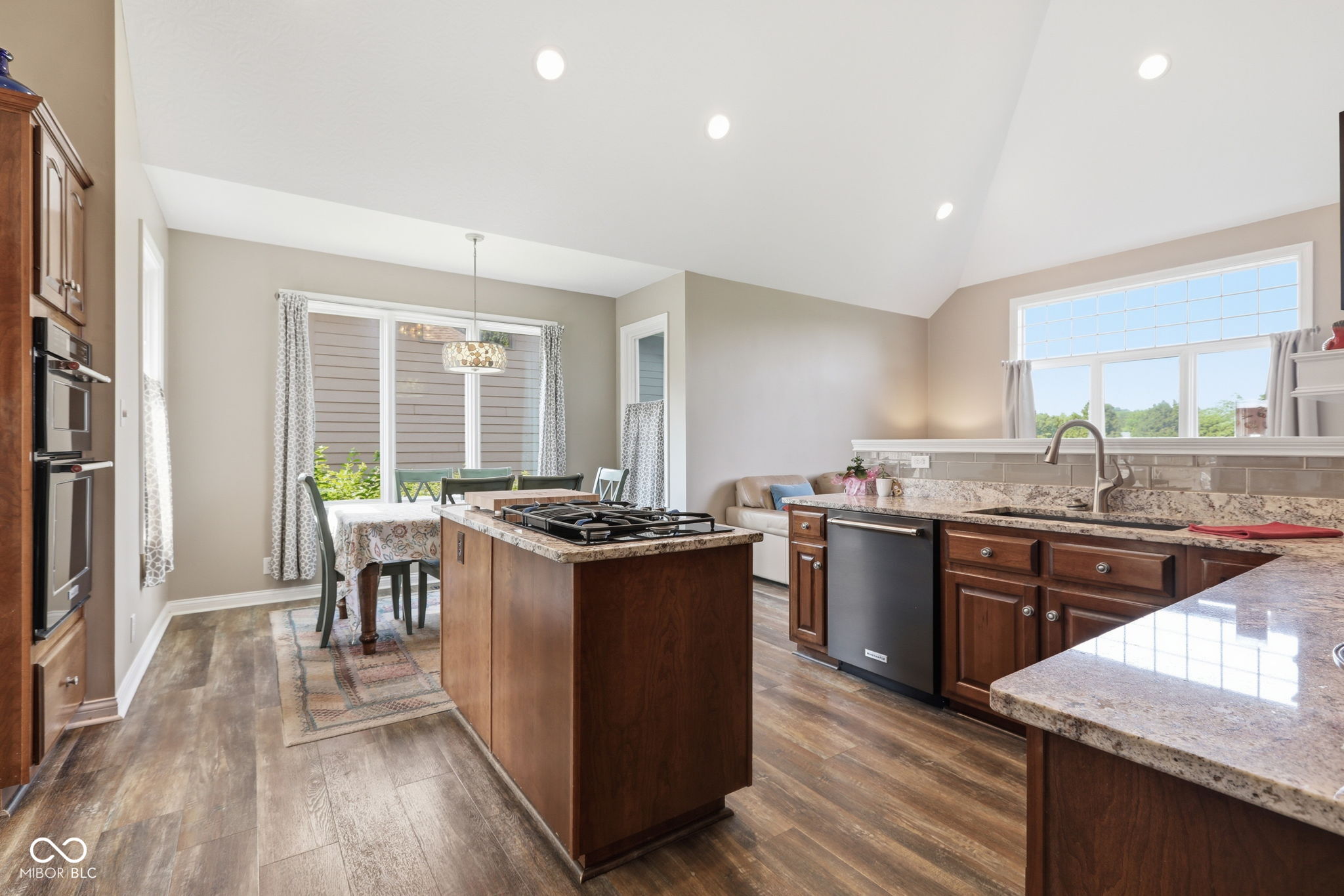 6602 Royal Oakland N