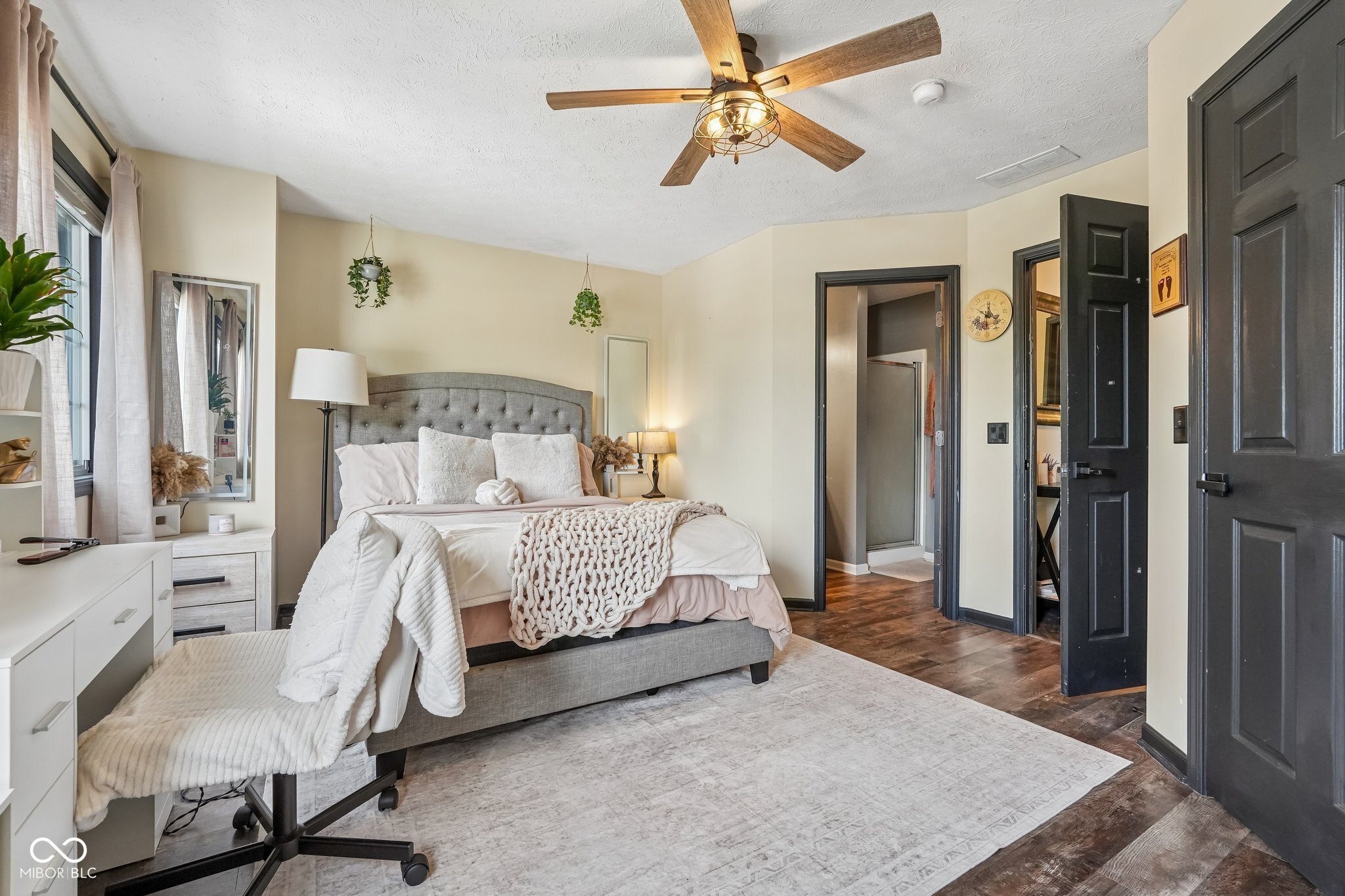 5933 Marina View Drive