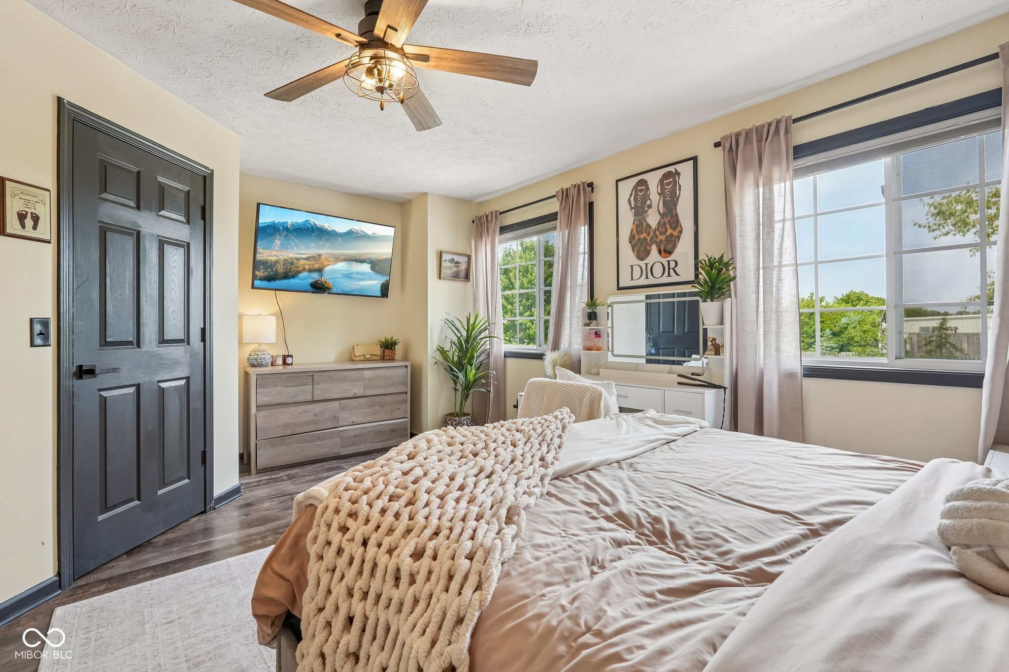 5933 Marina View Drive