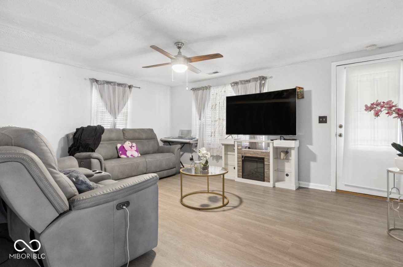 1122 S Fleming