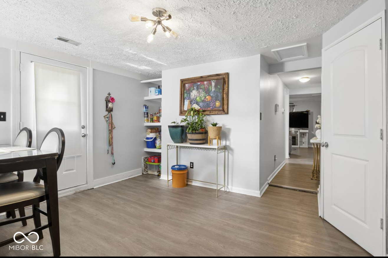 1122 S Fleming