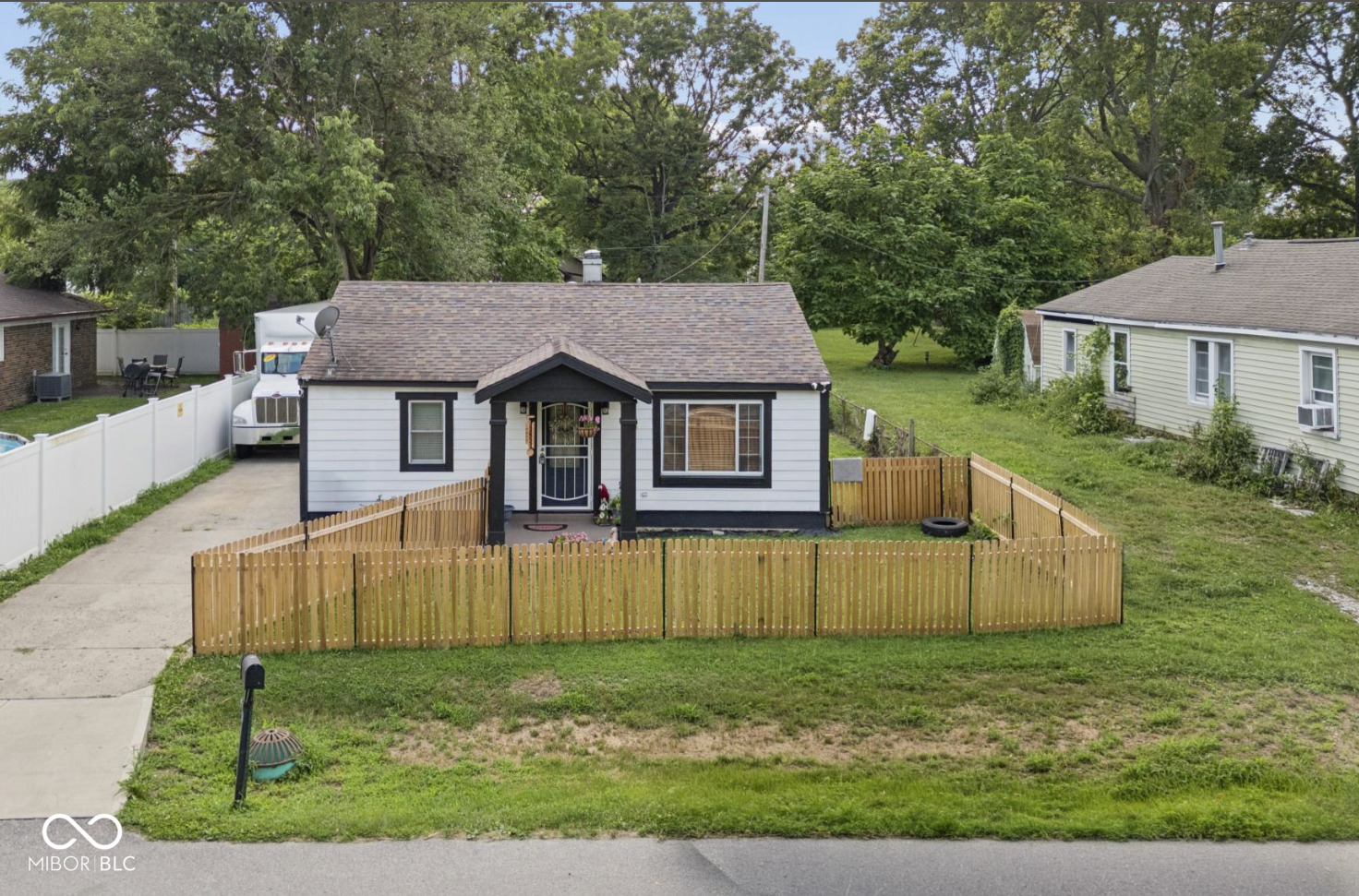 1122 S Fleming