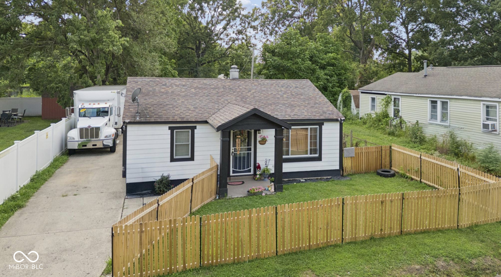 1122 S Fleming