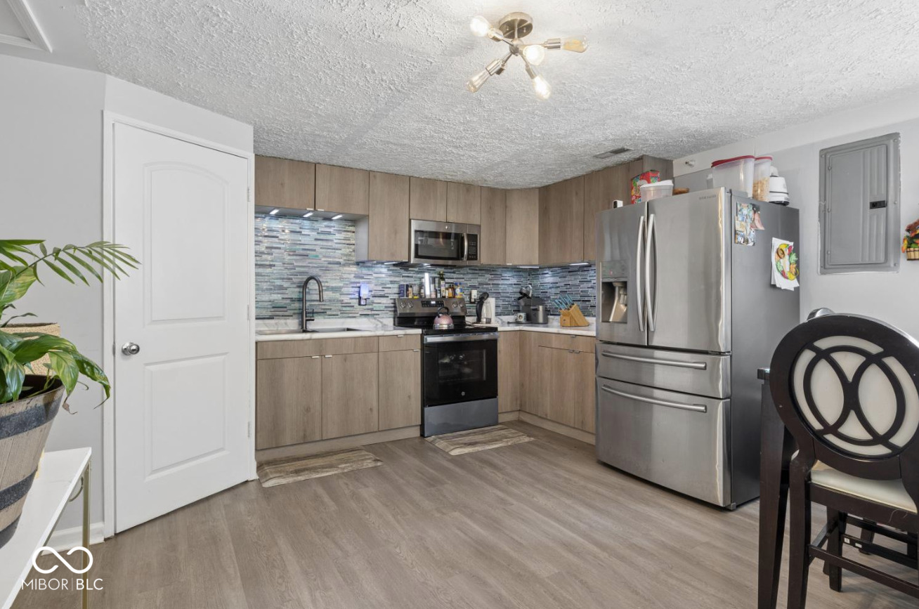 1122 S Fleming