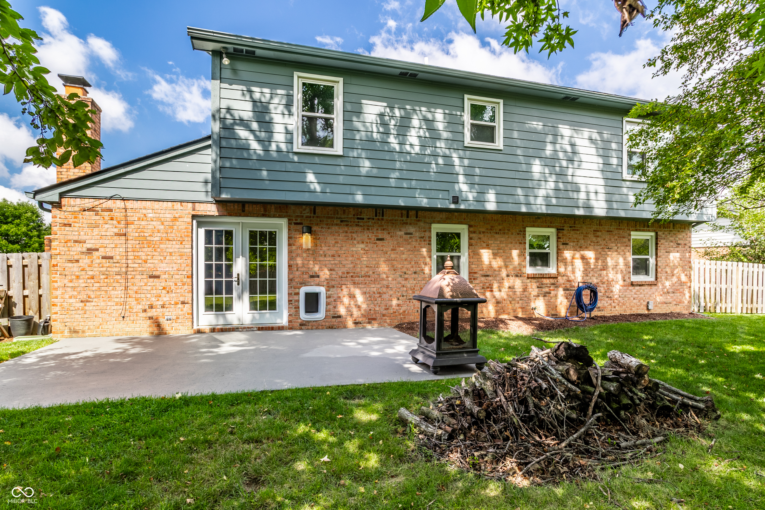 25 Village Place