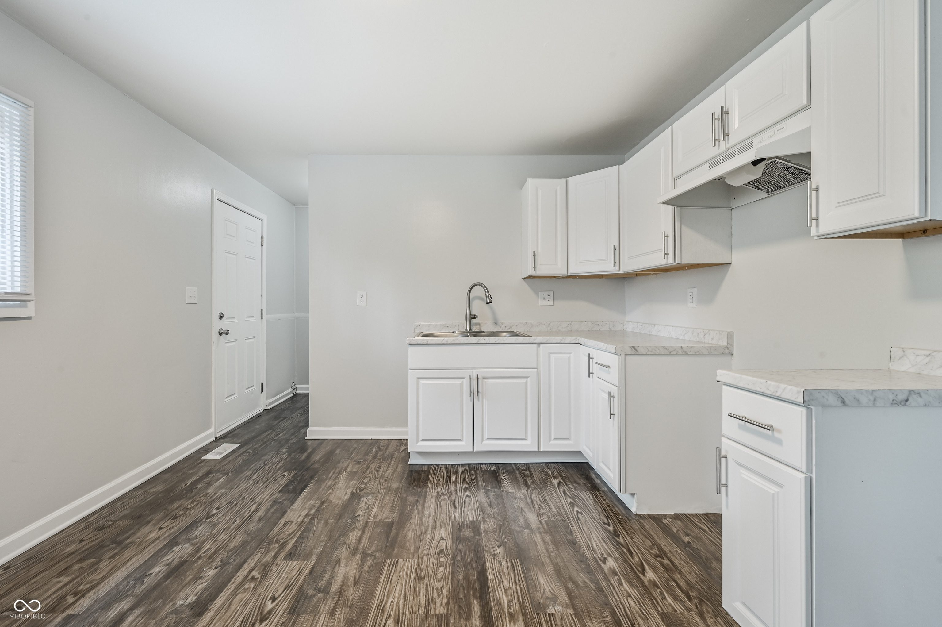 3542 Maura Lane