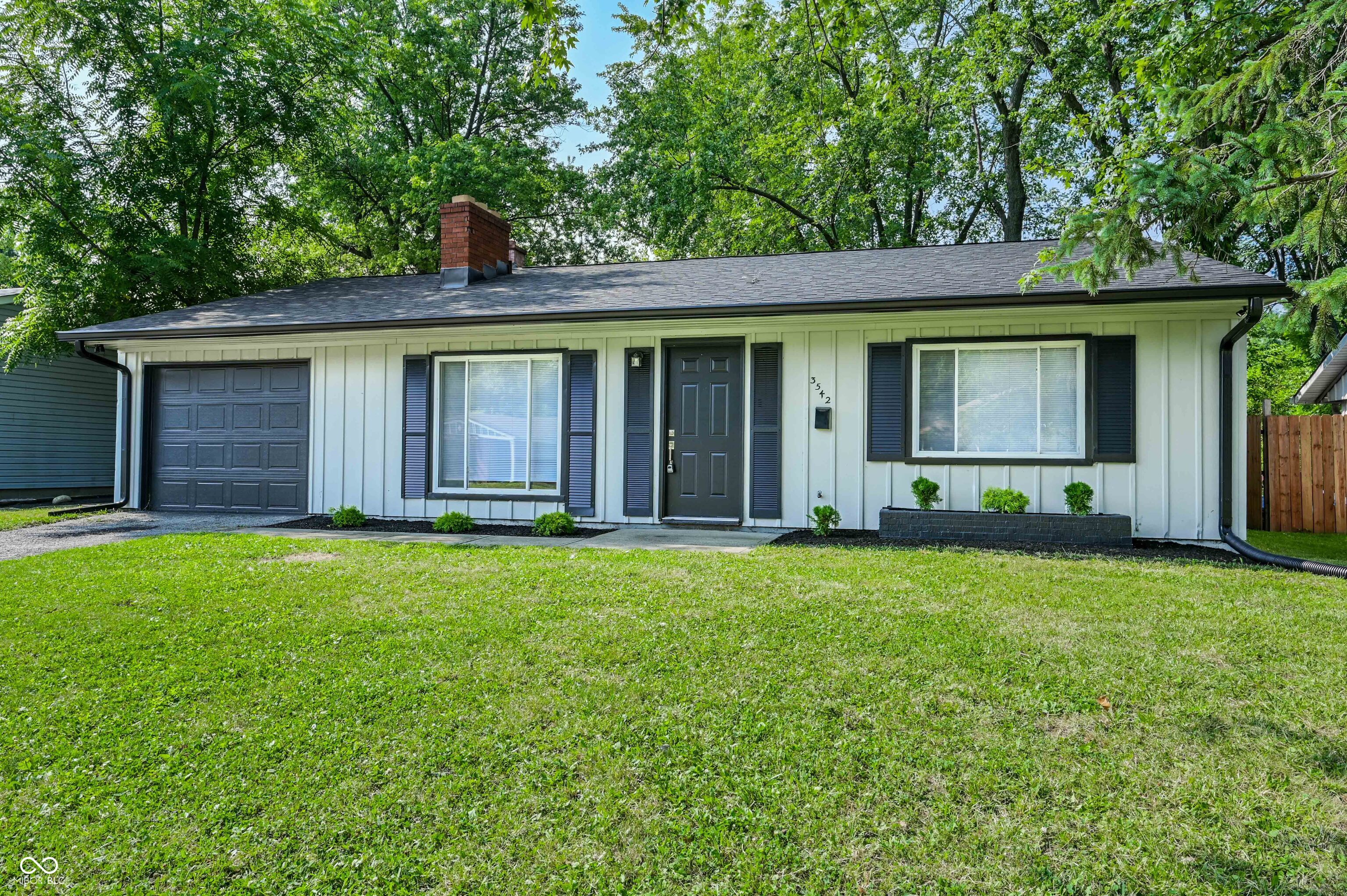 3542 Maura Lane