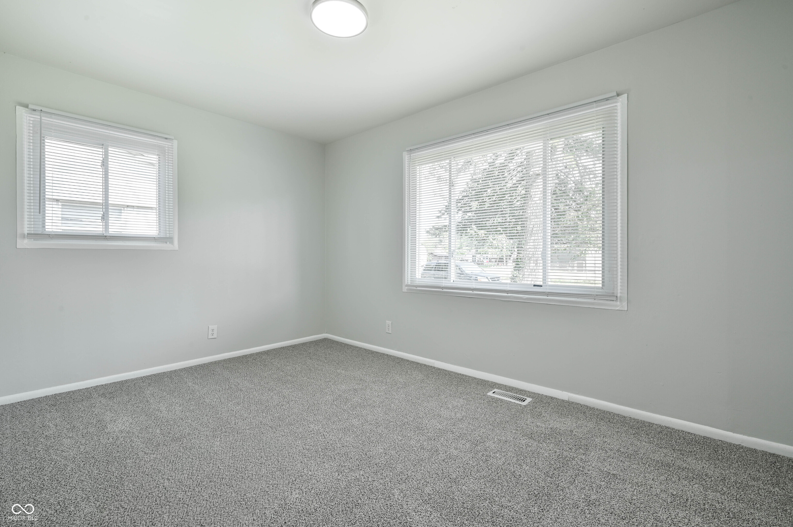 3542 Maura Lane