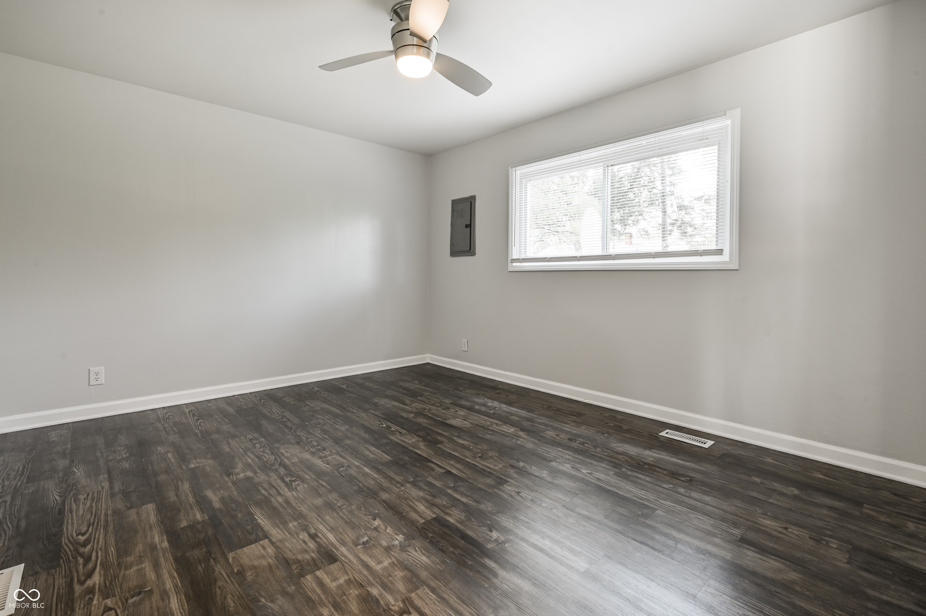 3542 Maura Lane