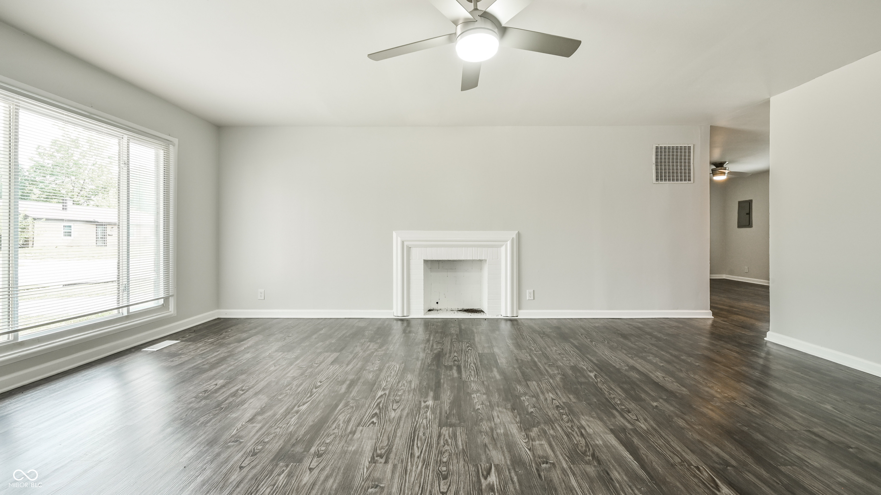 3542 Maura Lane