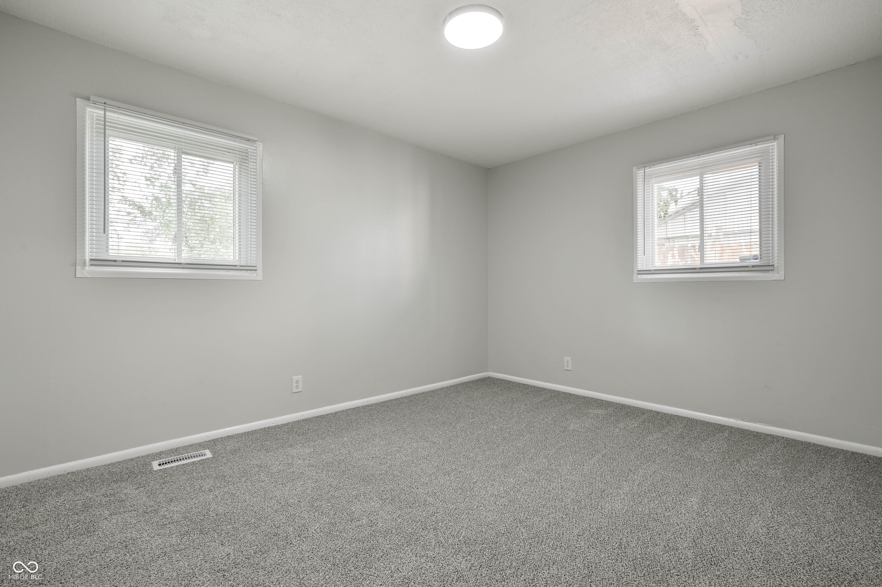 3542 Maura Lane