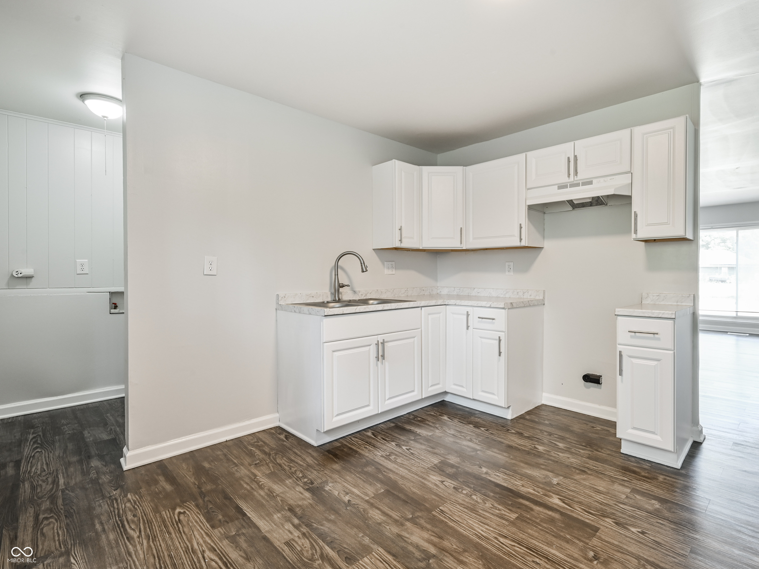3542 Maura Lane