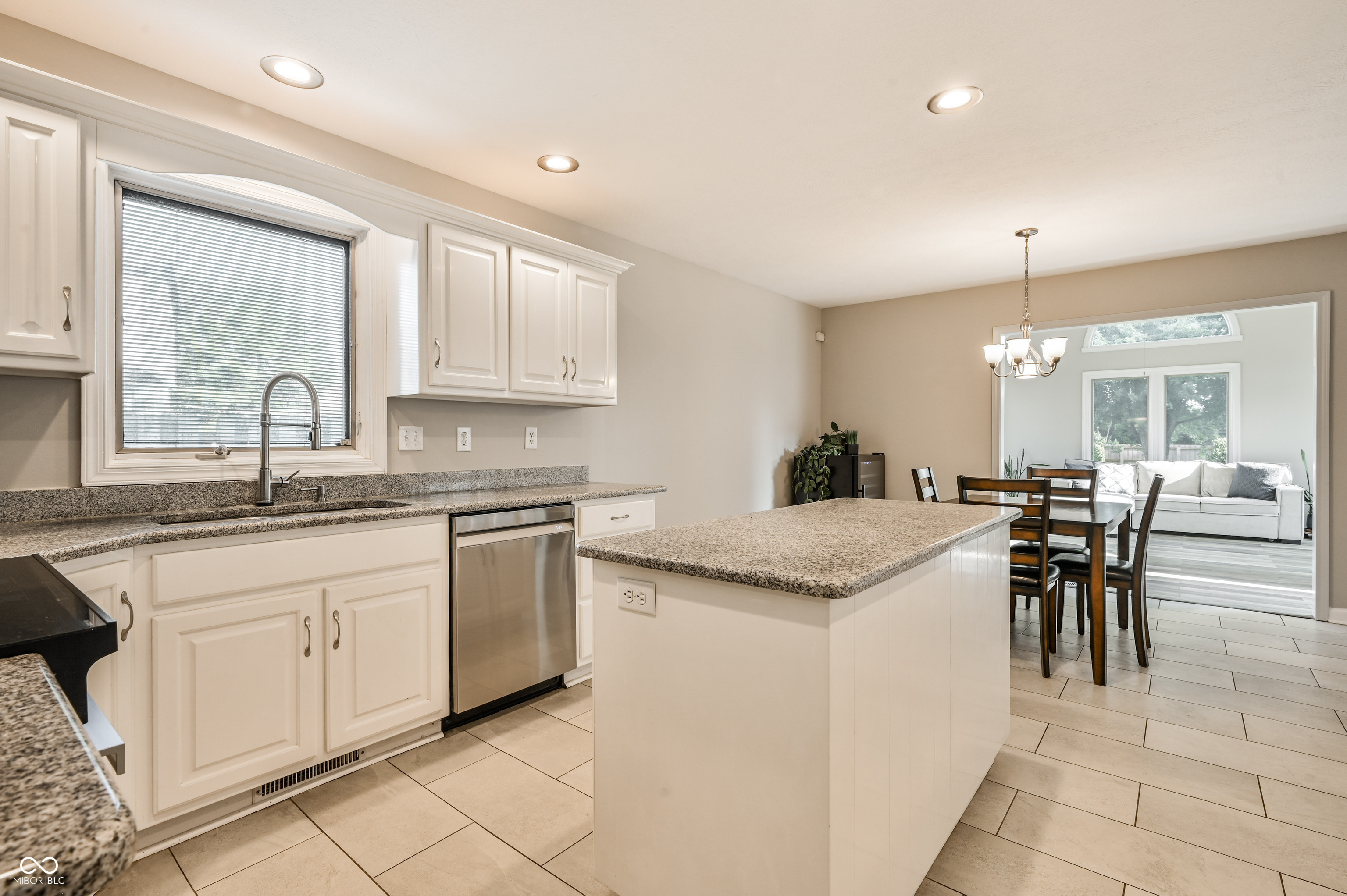 9020 Pinecreek Court