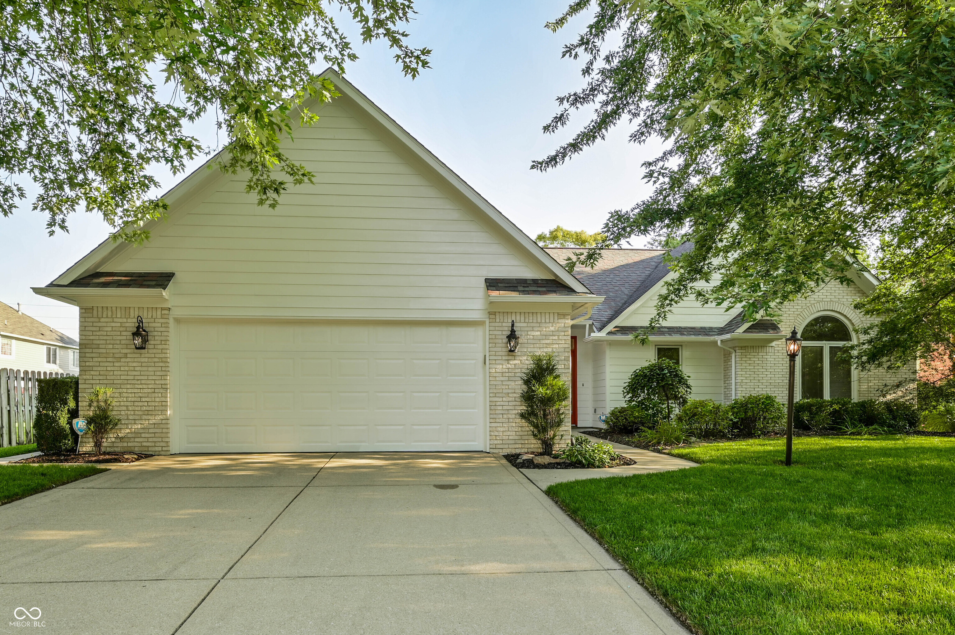 9020 Pinecreek Court