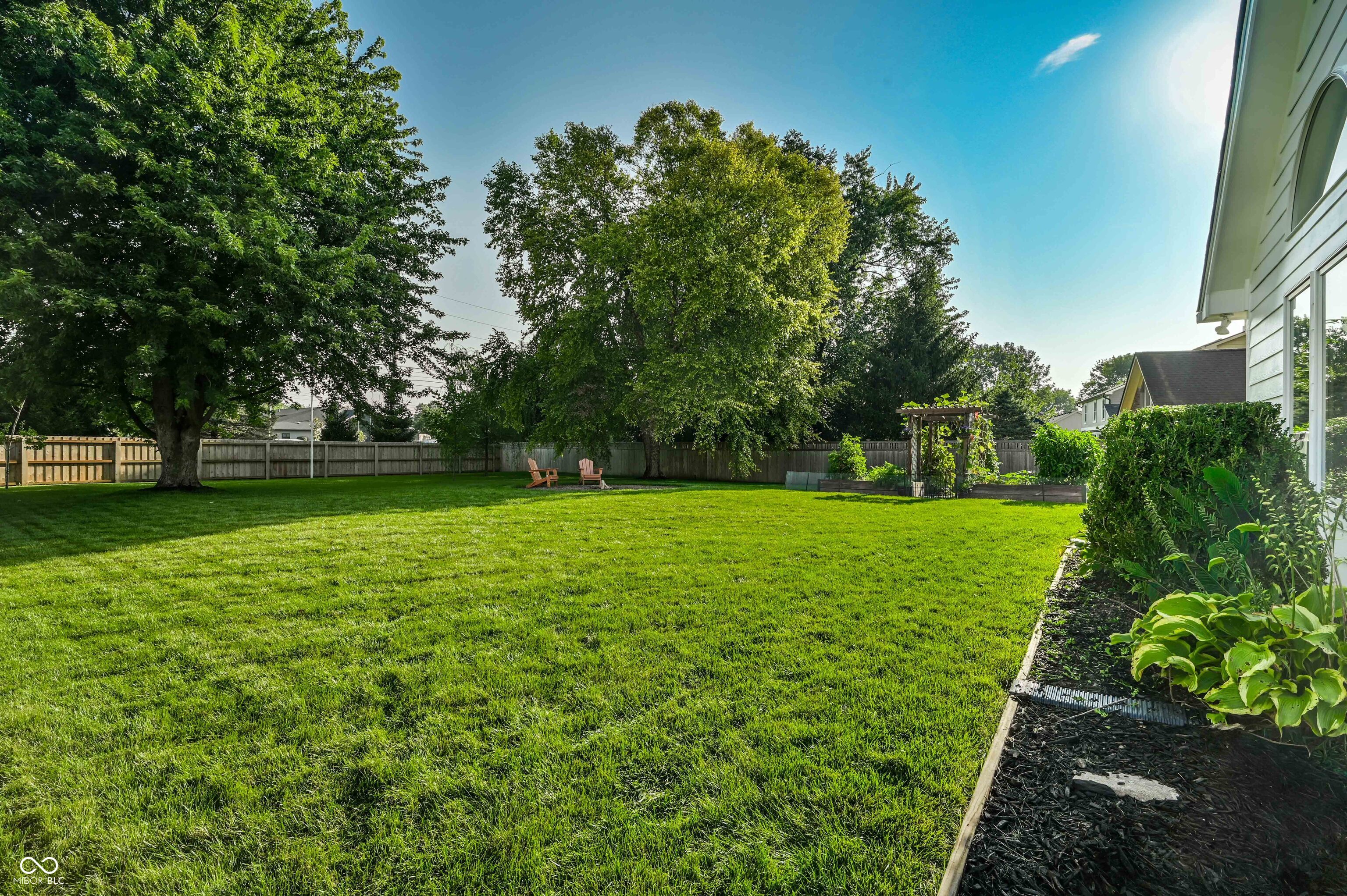 9020 Pinecreek Court