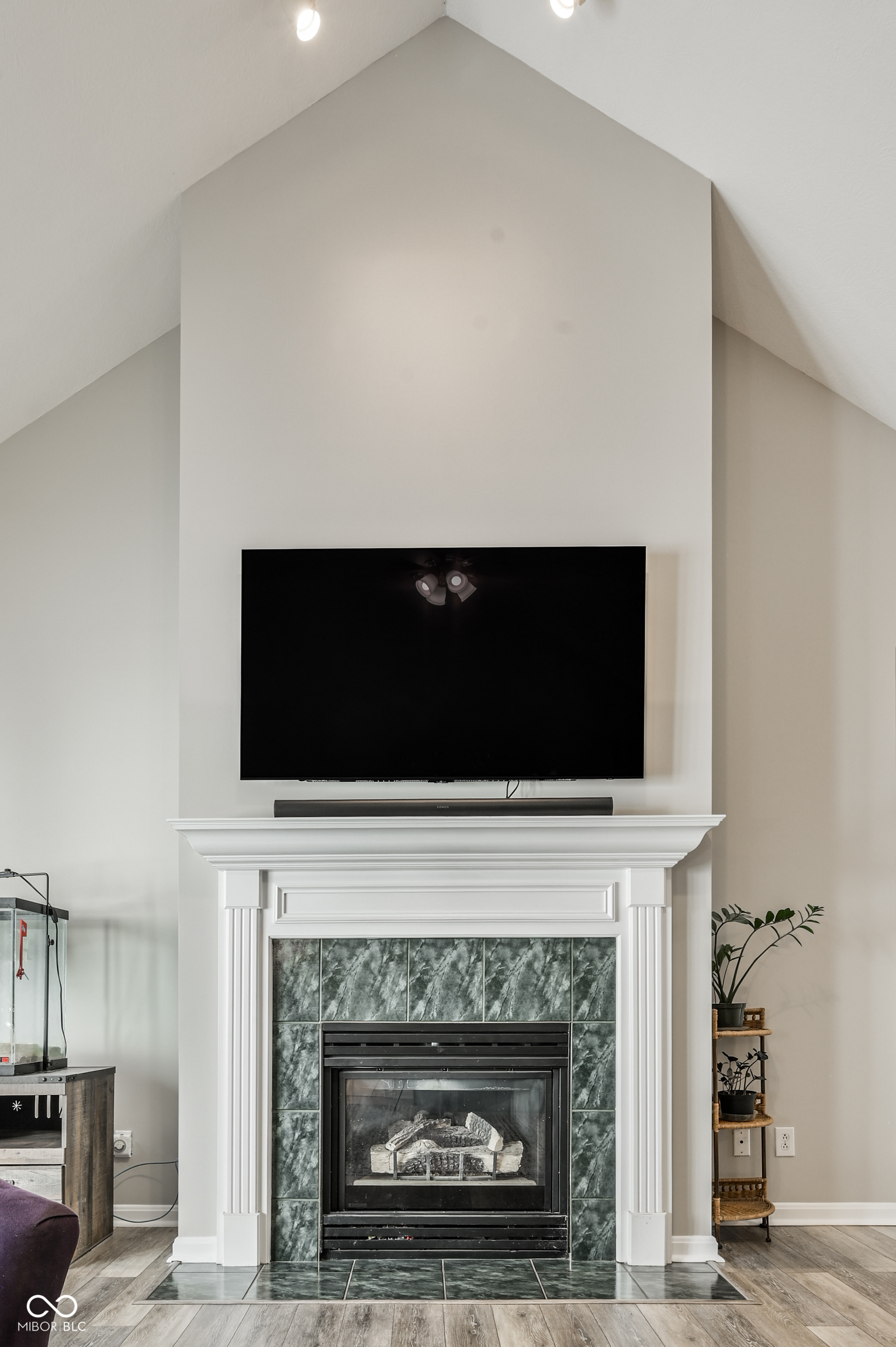 9020 Pinecreek Court
