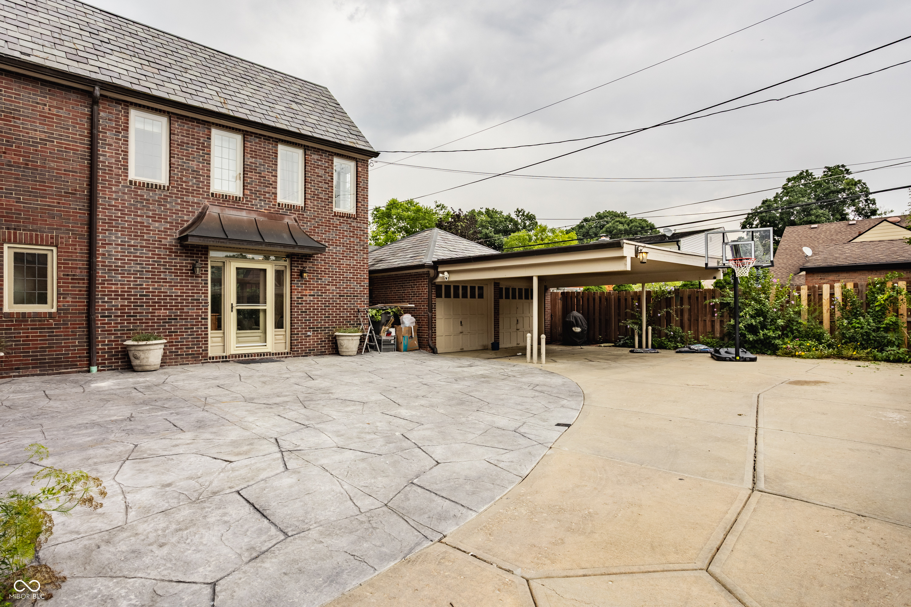 5673 N Pennsylvania Street