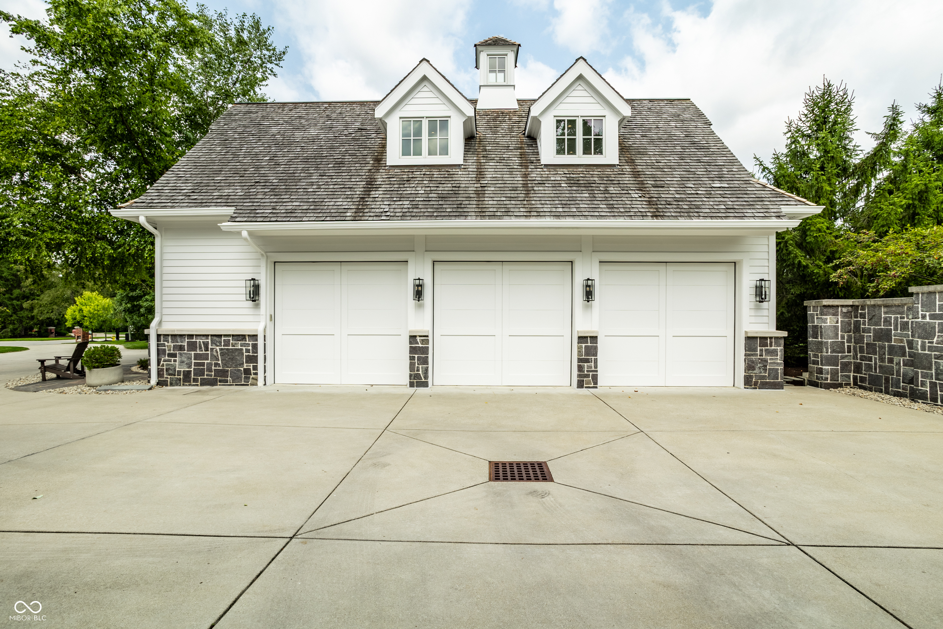 1121 Laurelwood