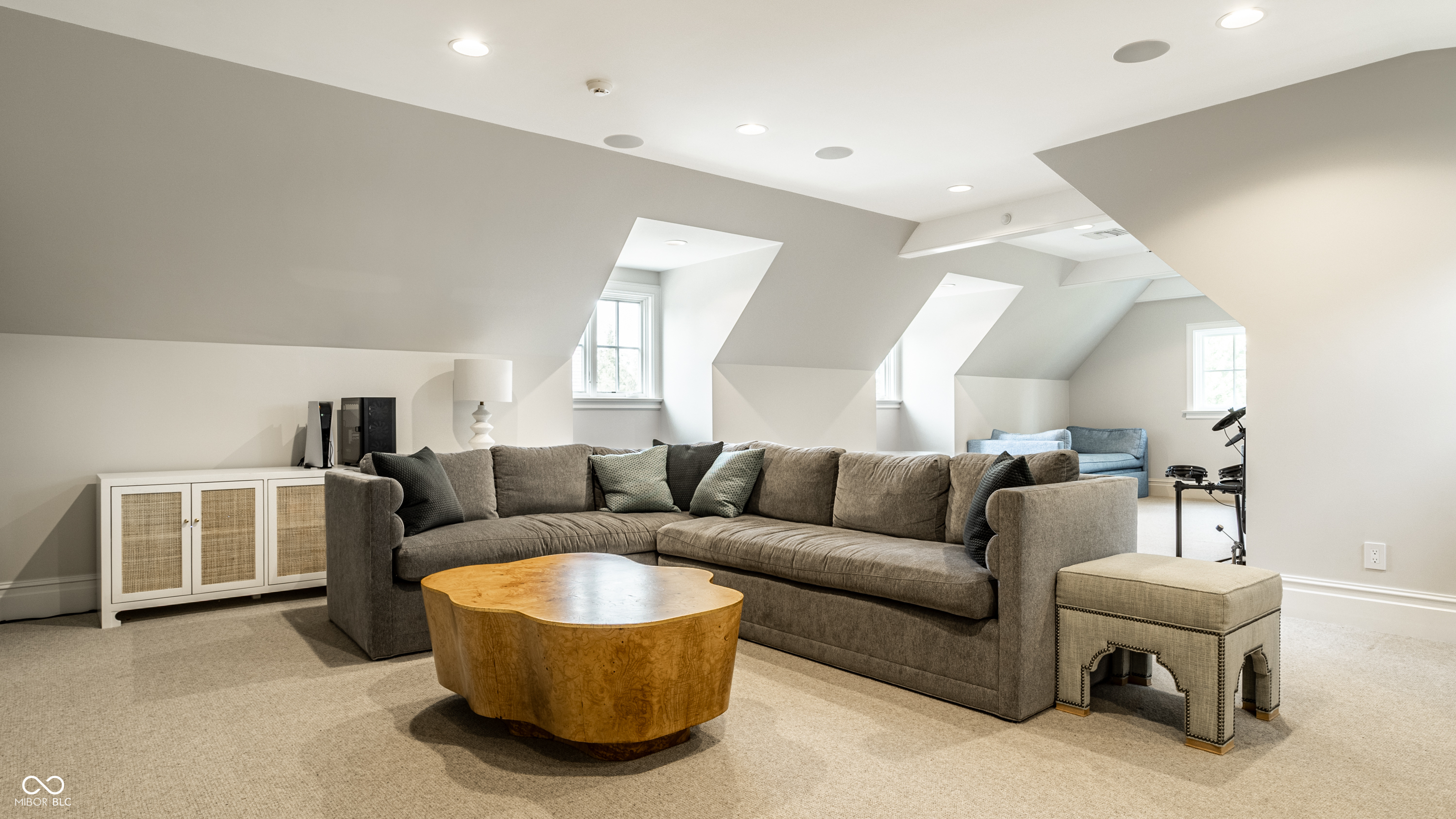 1121 Laurelwood
