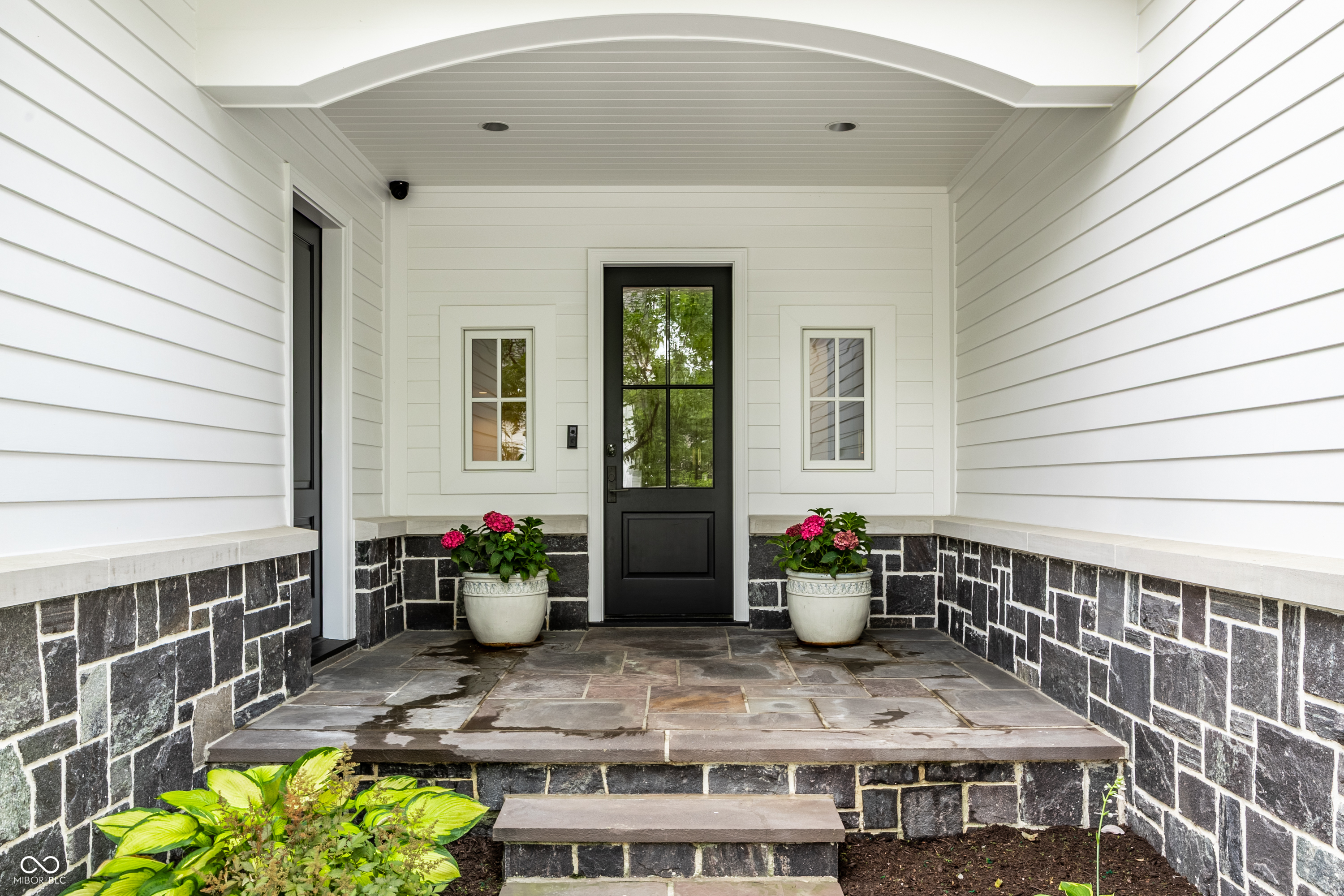 1121 Laurelwood