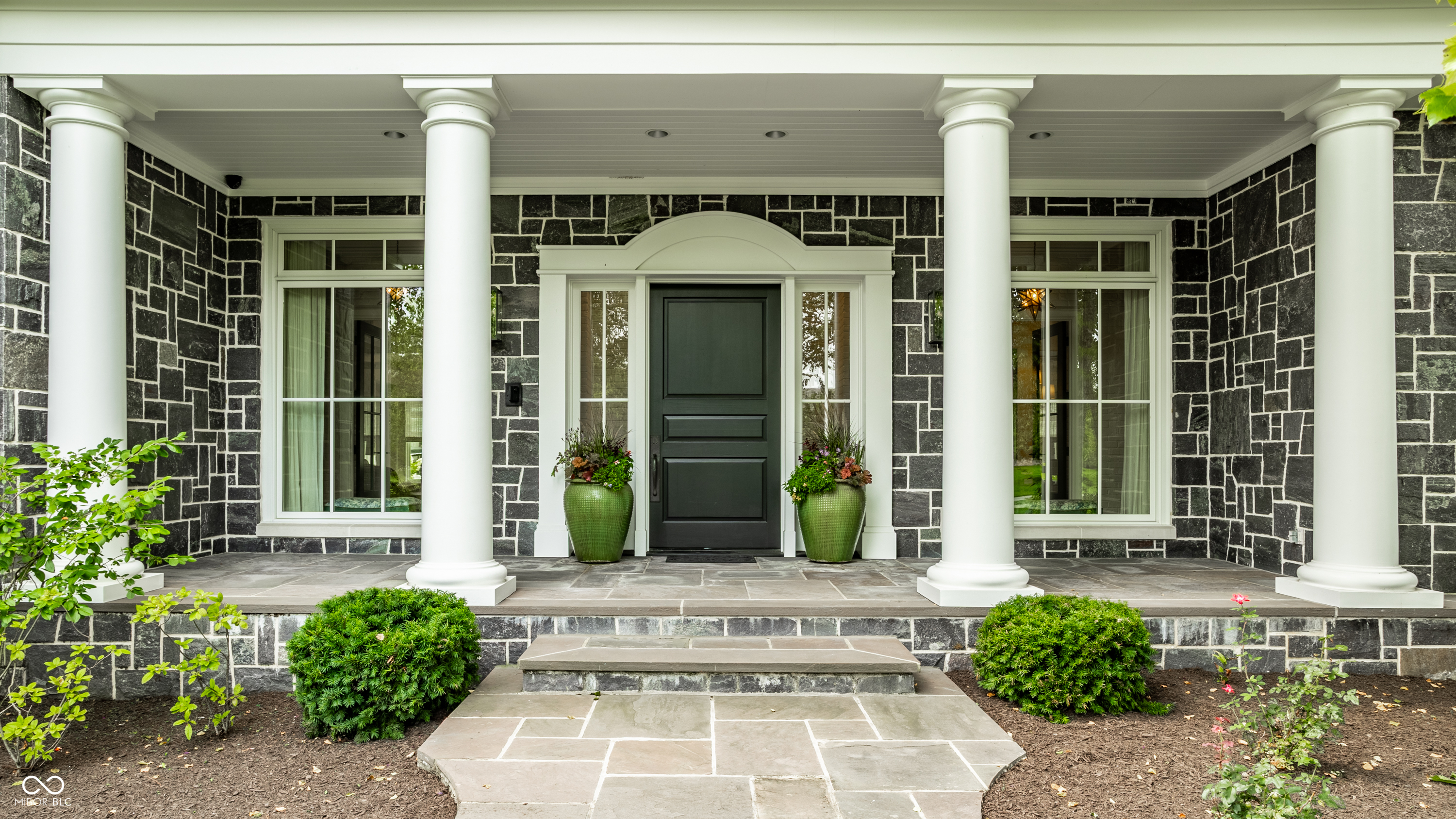 1121 Laurelwood