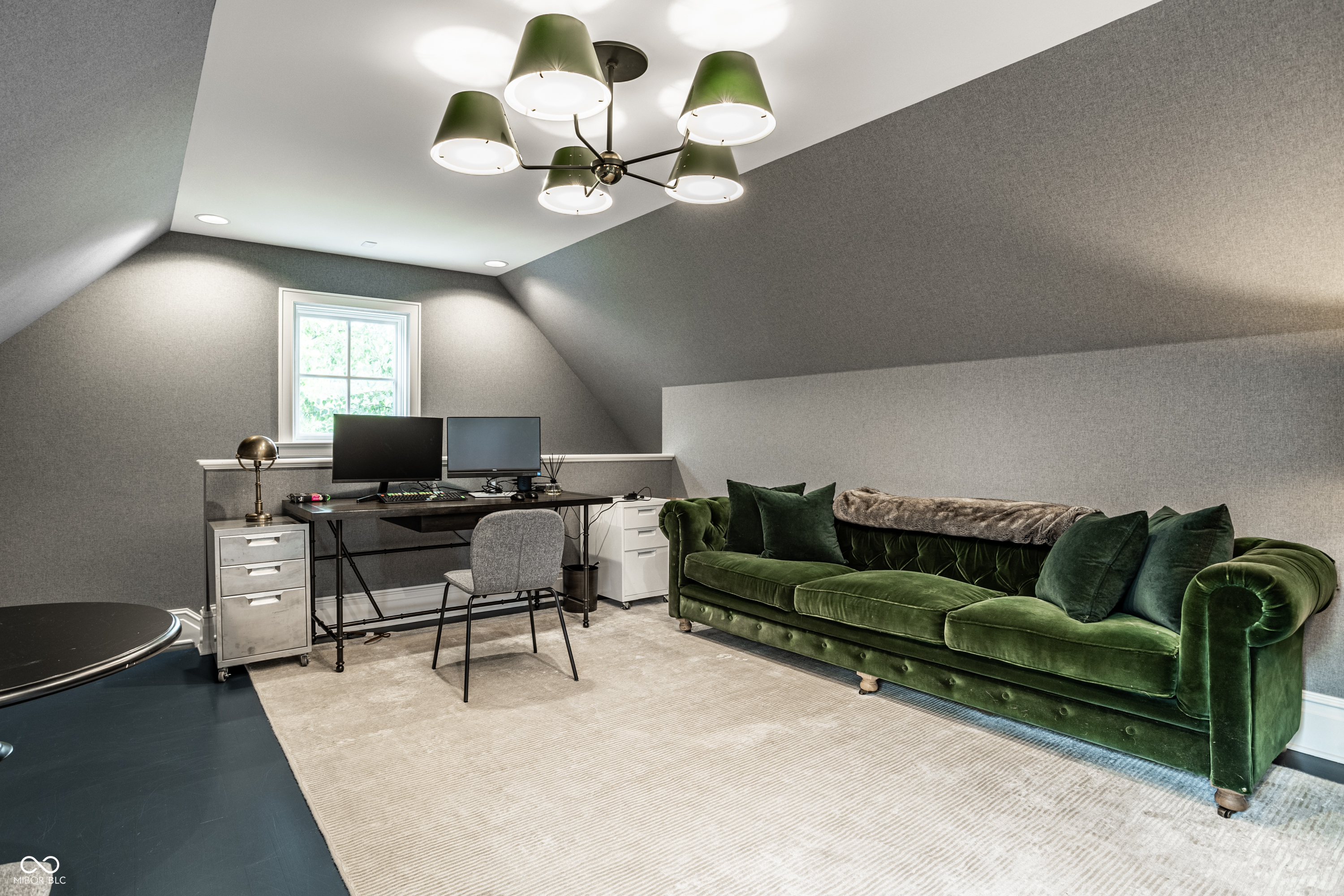 1121 Laurelwood