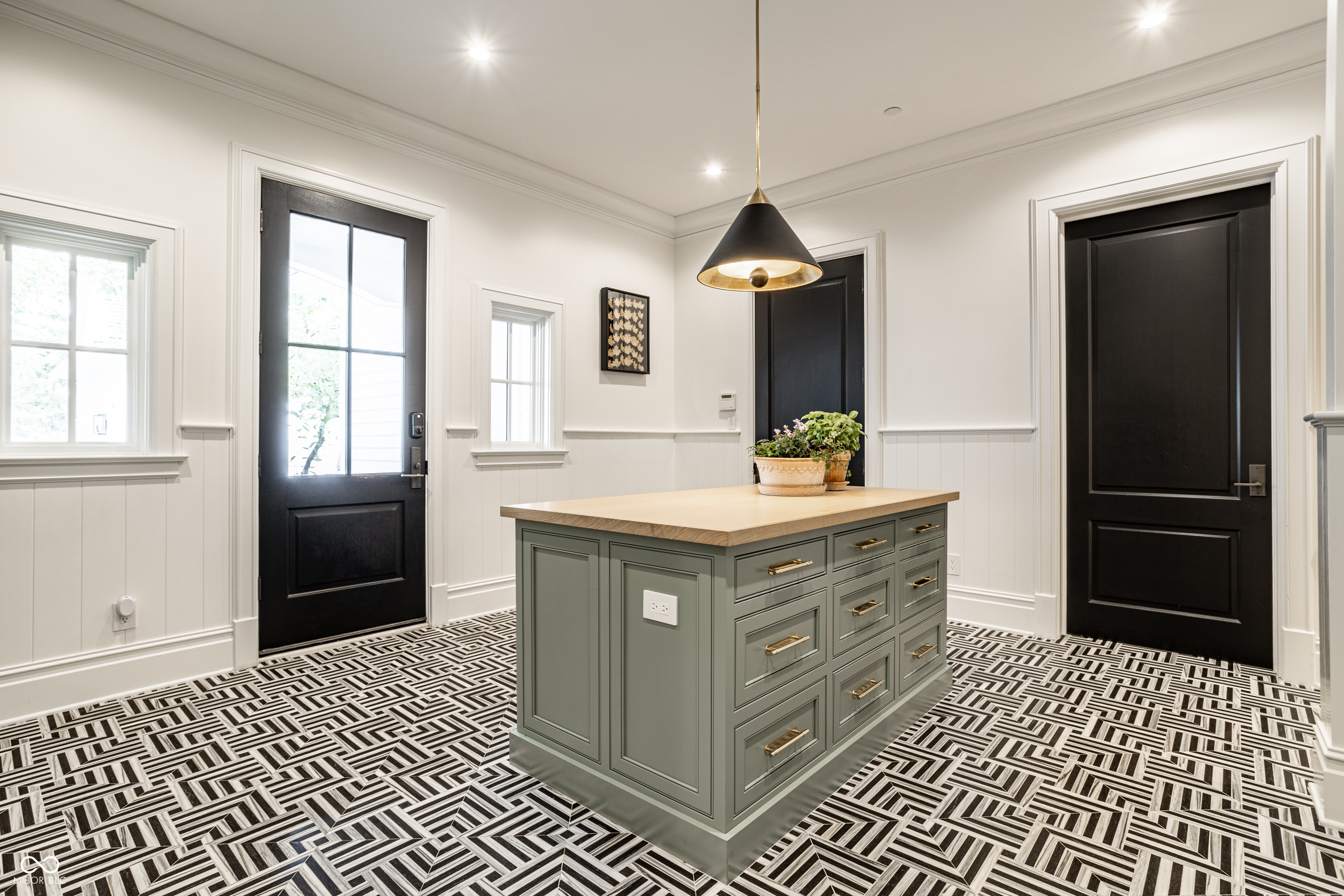 1121 Laurelwood
