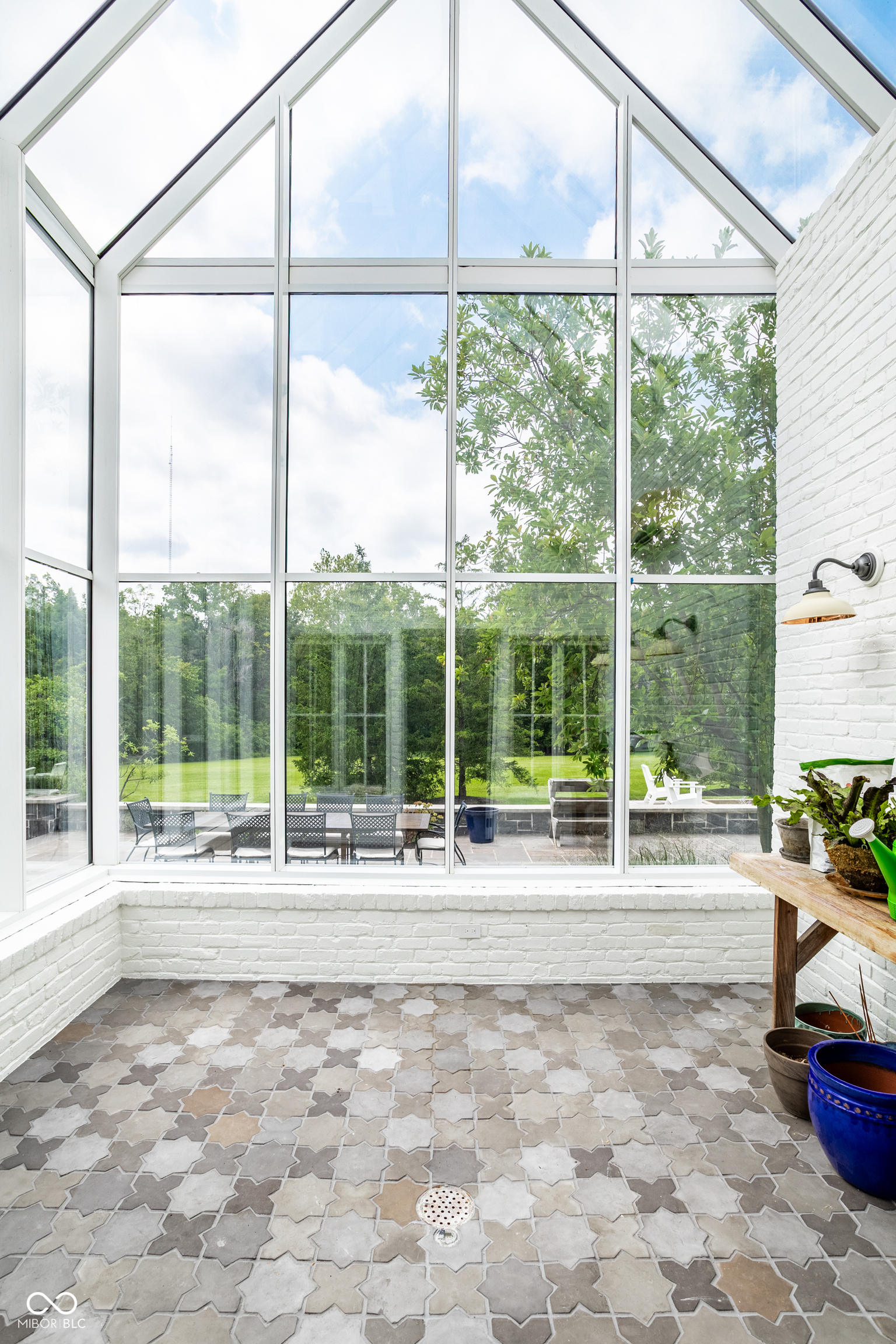 1121 Laurelwood