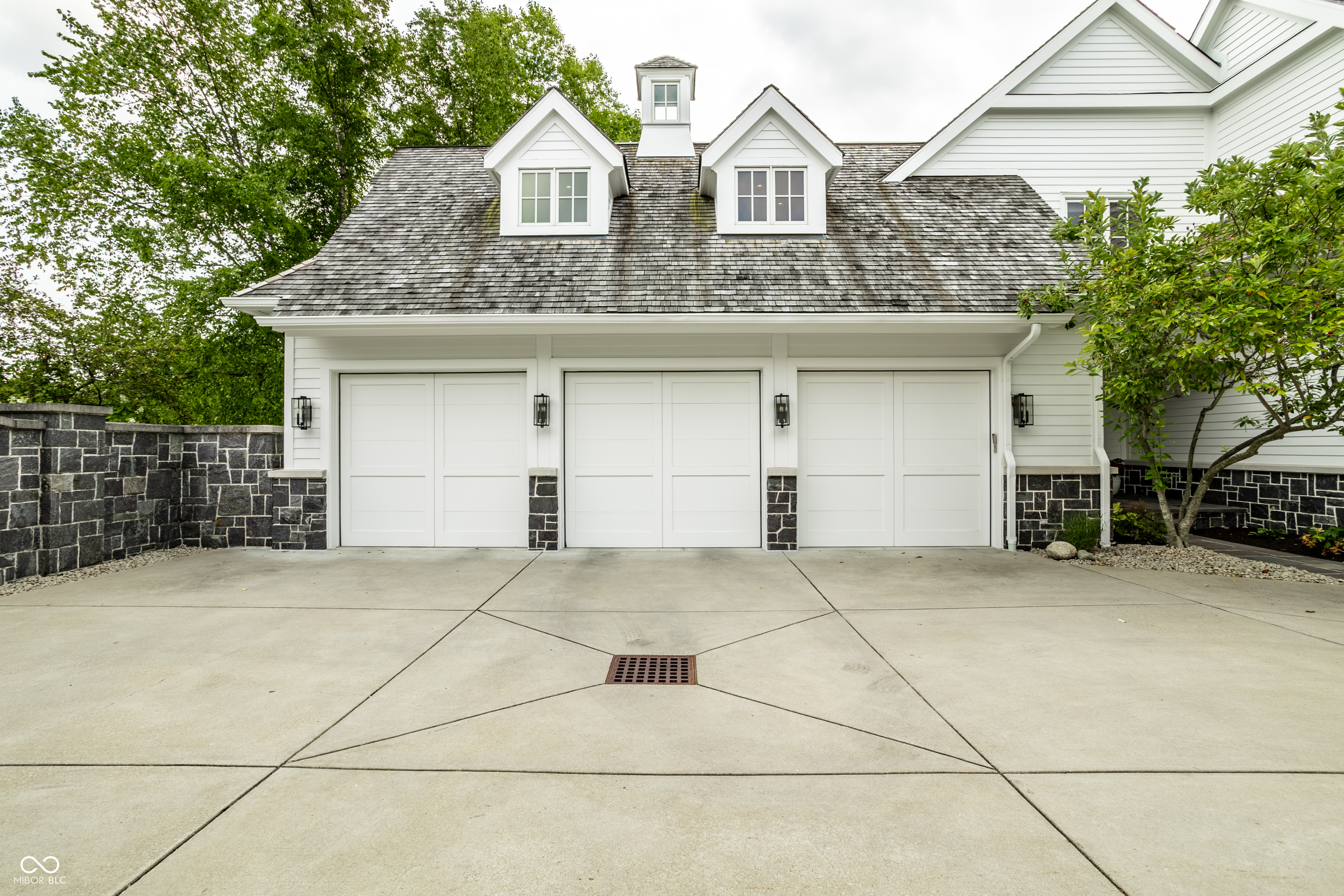 1121 Laurelwood
