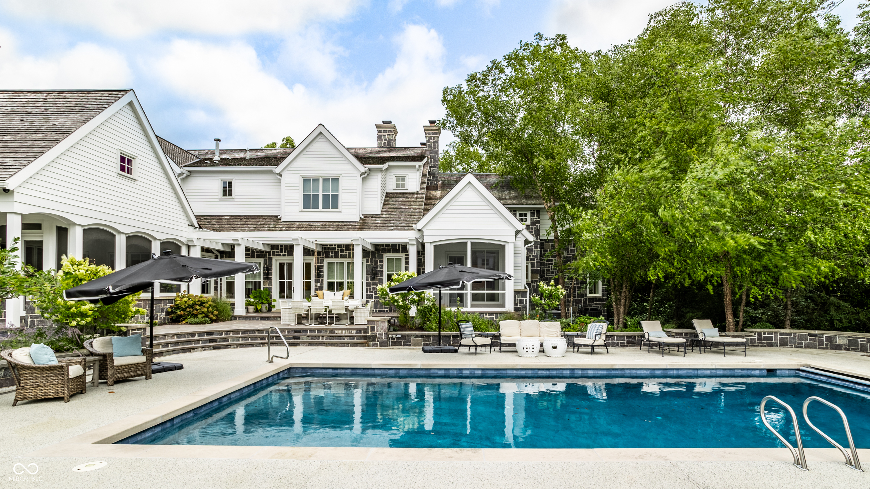 1121 Laurelwood