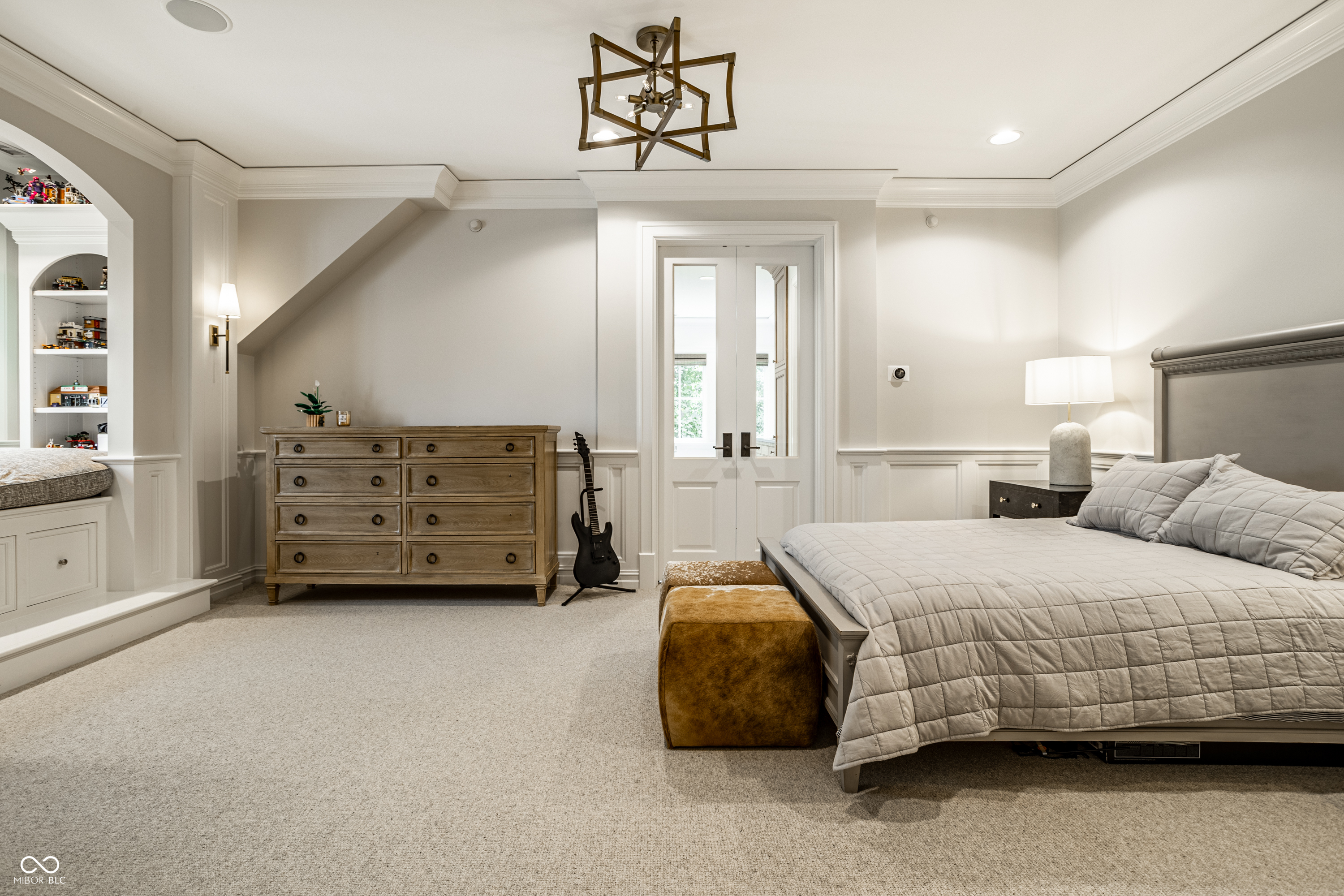 1121 Laurelwood