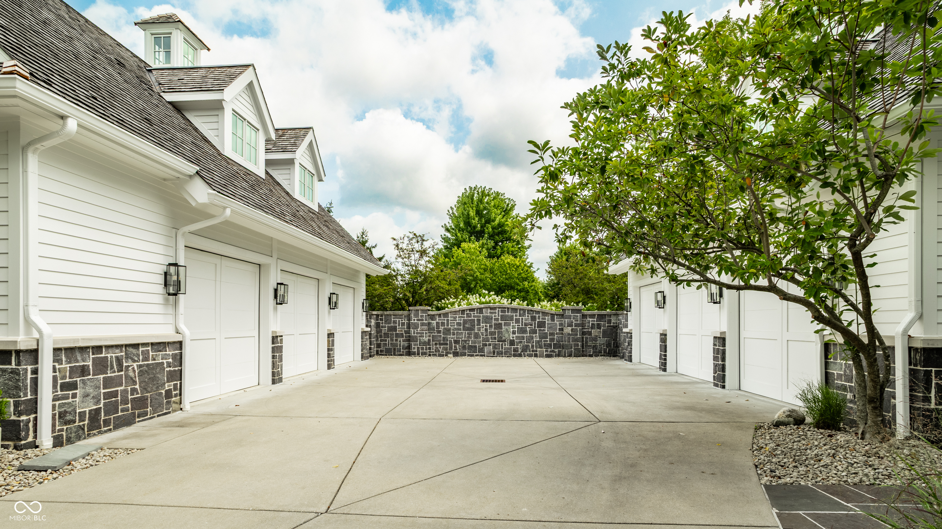 1121 Laurelwood